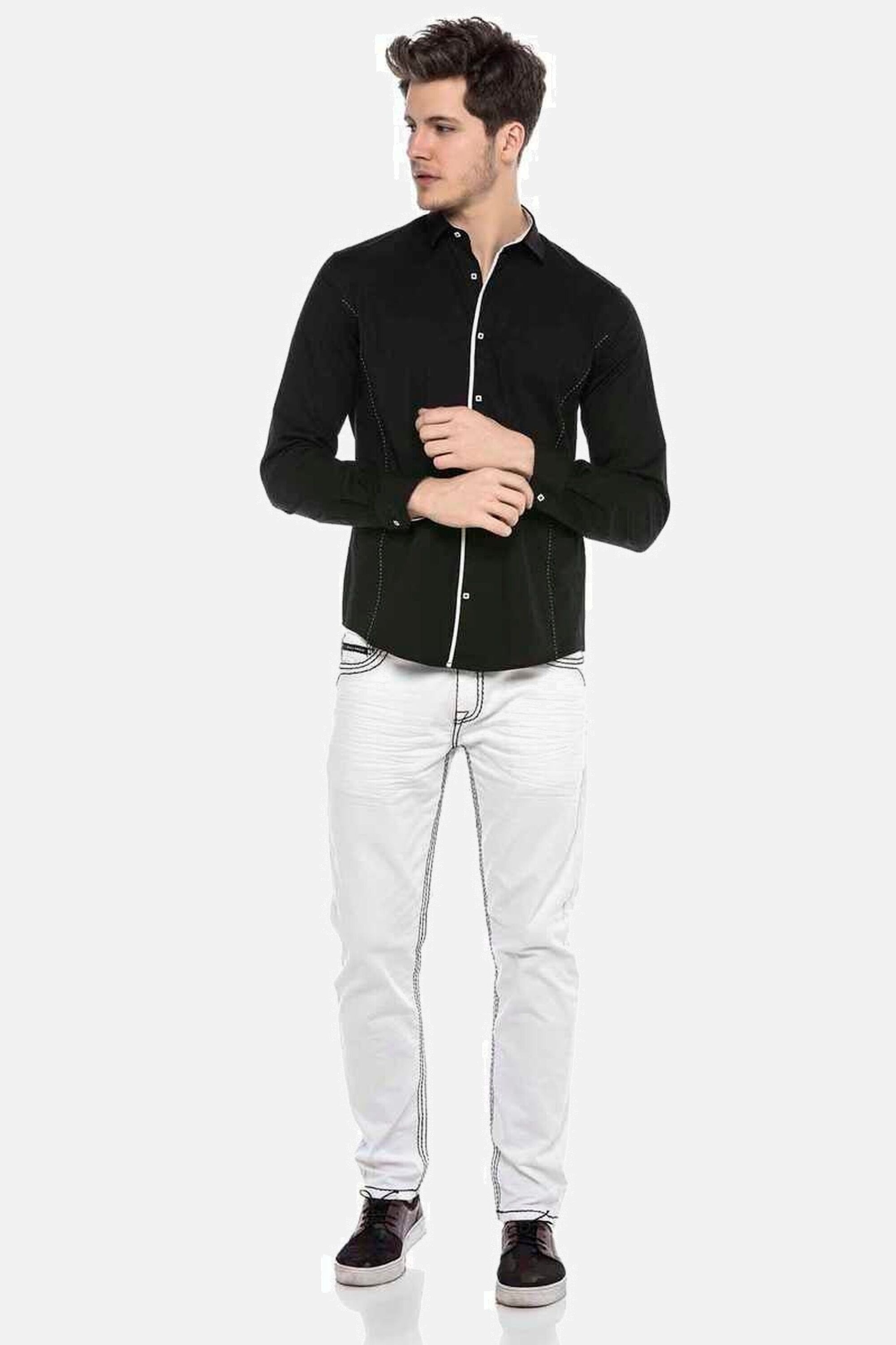 Cipo & Baxx Regular-fit-Jeans »DENIM«, bequeme Jeans mit auffälligen Kontrastnähten, CD601