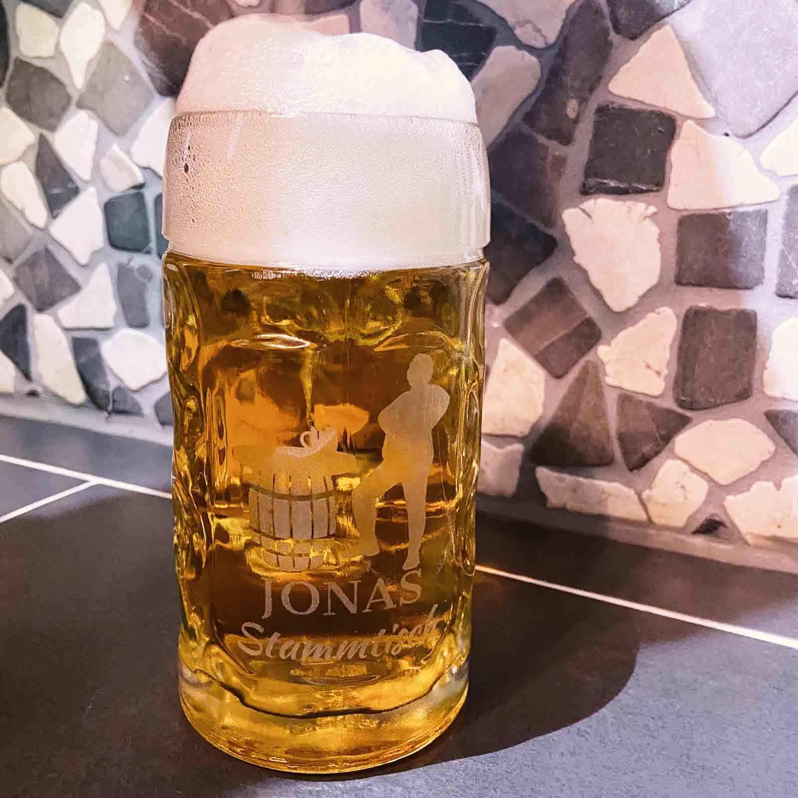 LUXENTU Bierkrug »Bierkrug mit Gravur Legende seit 70 Jahren 0,5 Liter transparent«