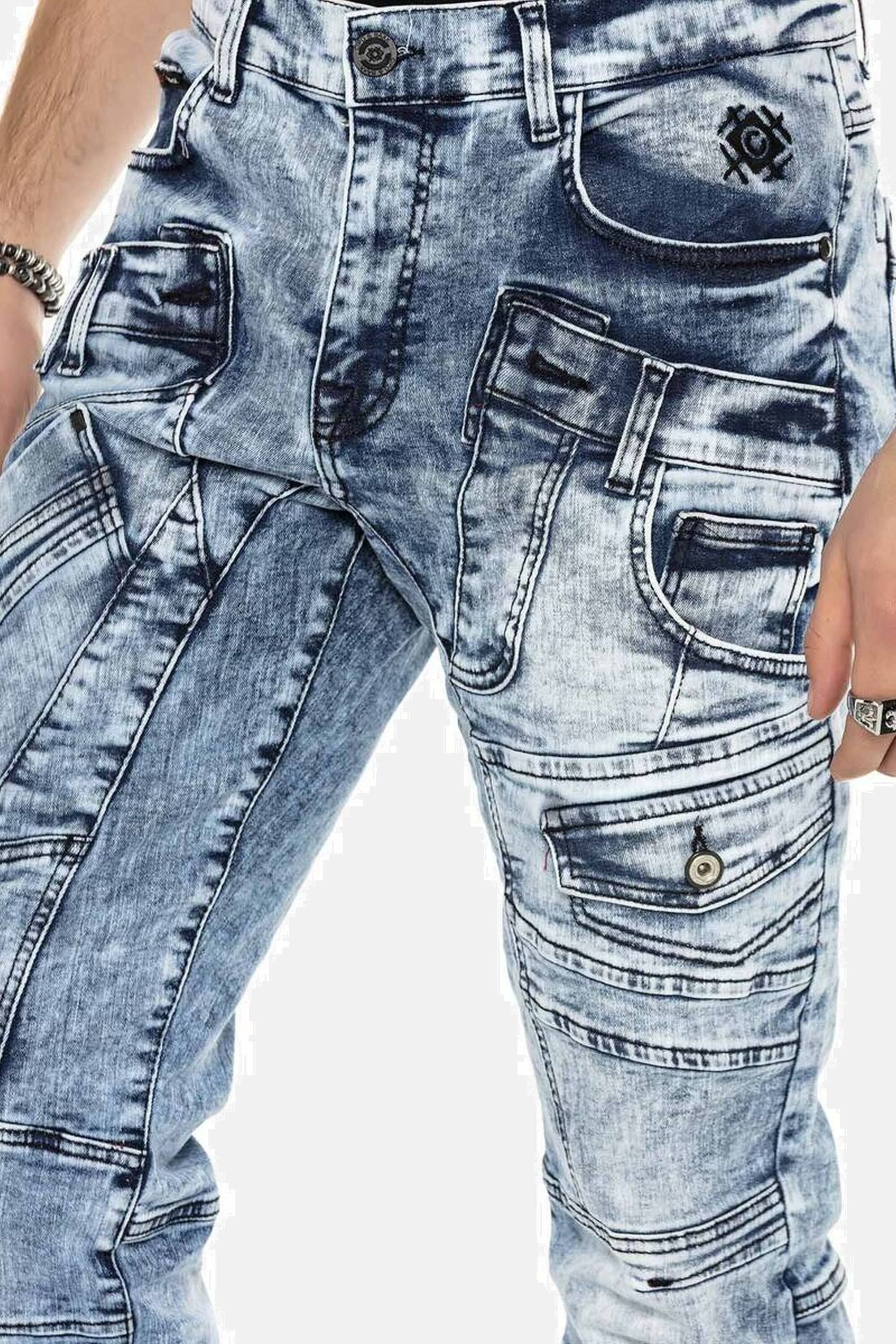 Cipo & Baxx Regular-fit-Jeans »DENIM«, bequeme Jeans mit coolen Ziernahtelementen, CD598