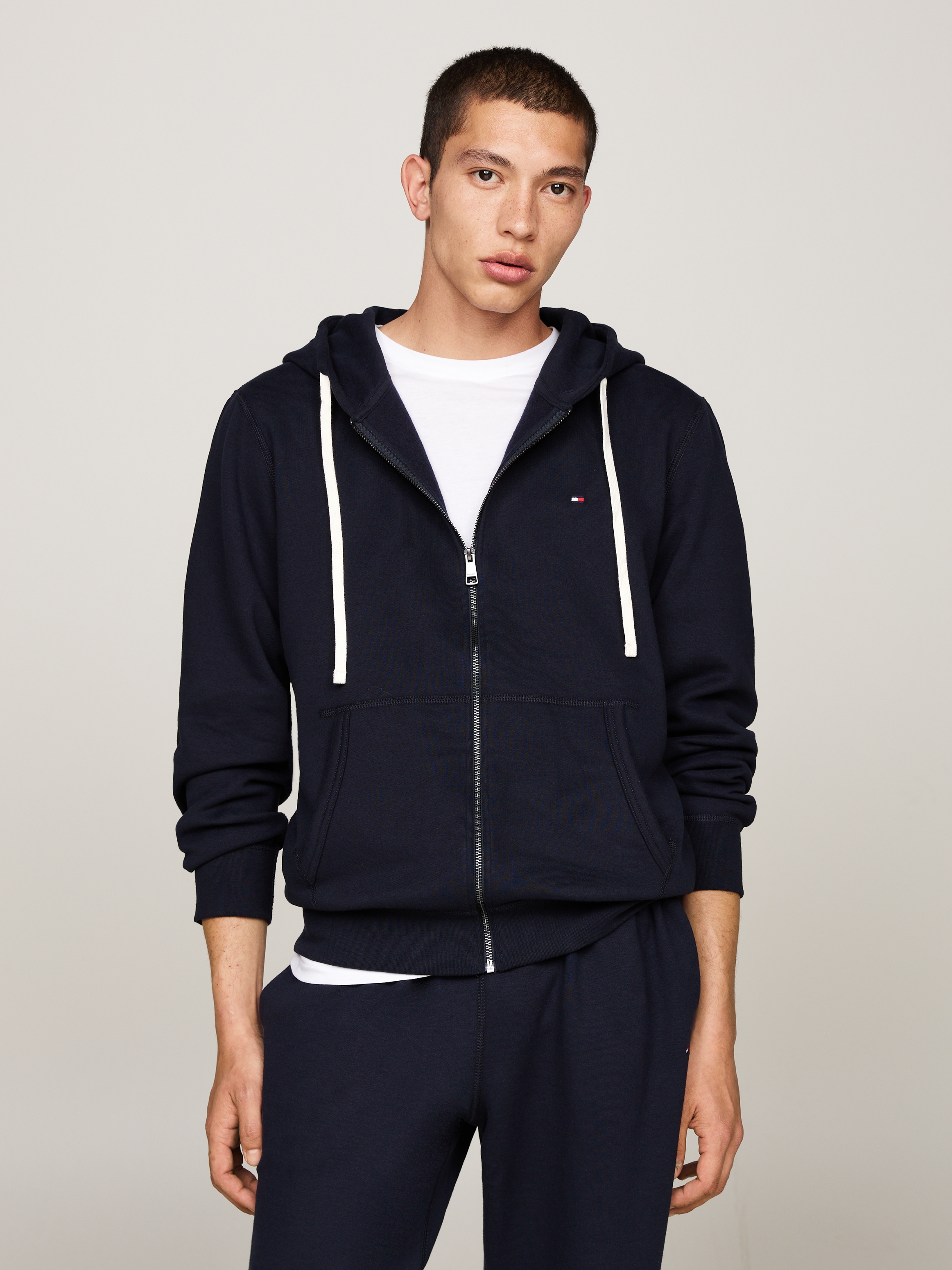 Tommy Hilfiger Kapuzensweatjacke »ESSENTIAL FLEECE ZIP THROUGH«, kleine Logostickerei