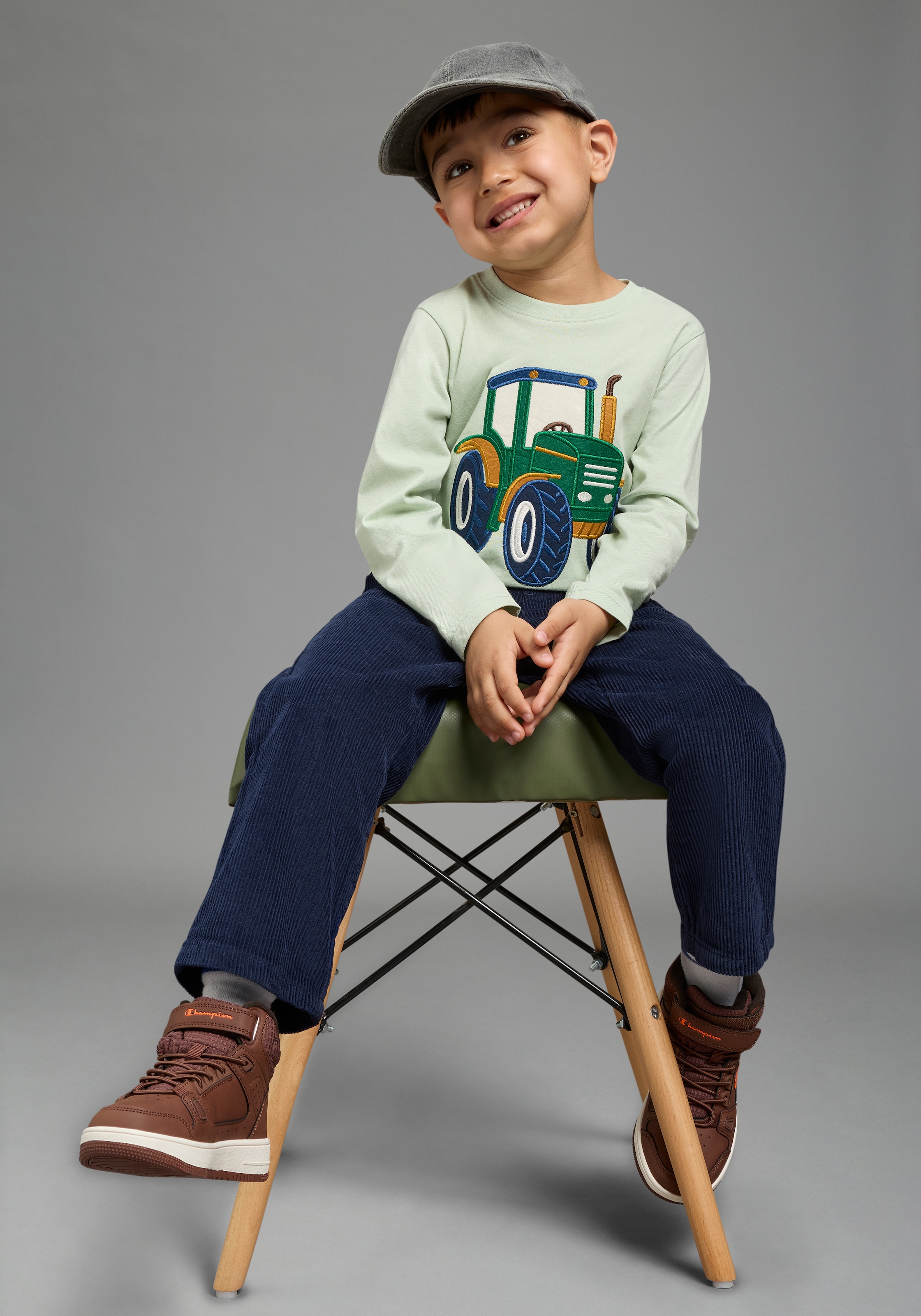 KIDSWORLD Cordhose »Breitcord-Cordhose mit Cargotaschen«  Lässige Cargo-Cordhose, gerade Passform, modischer Basic-Style