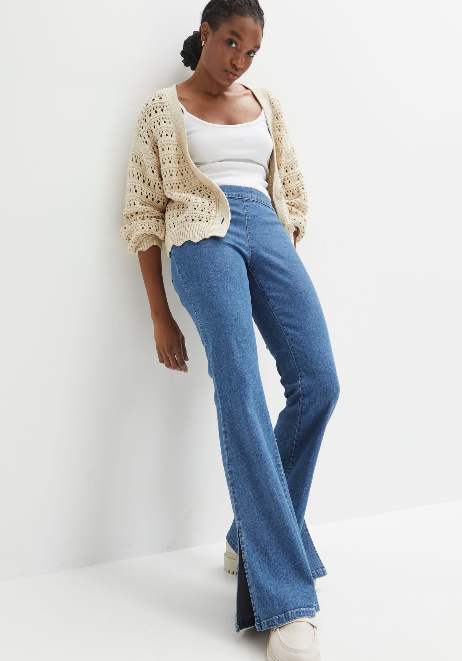 bonprix Ajourstrickjacke Oversize-Passform, mit Lochstrickmuster, im Casual Stil