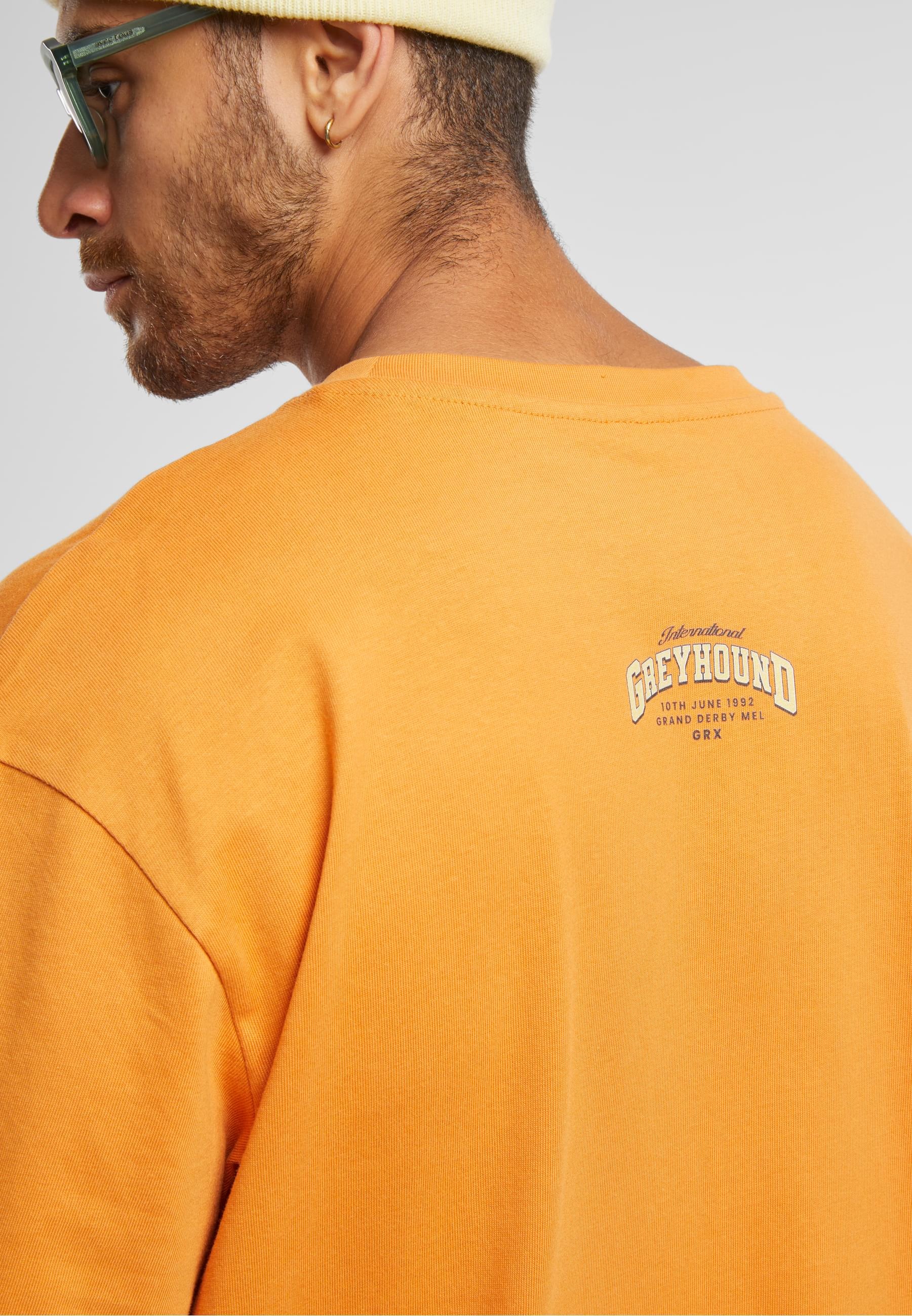 MisterTee T-Shirt »MisterTee Greyhound Racing Oversize Tee«, (1 tlg.)