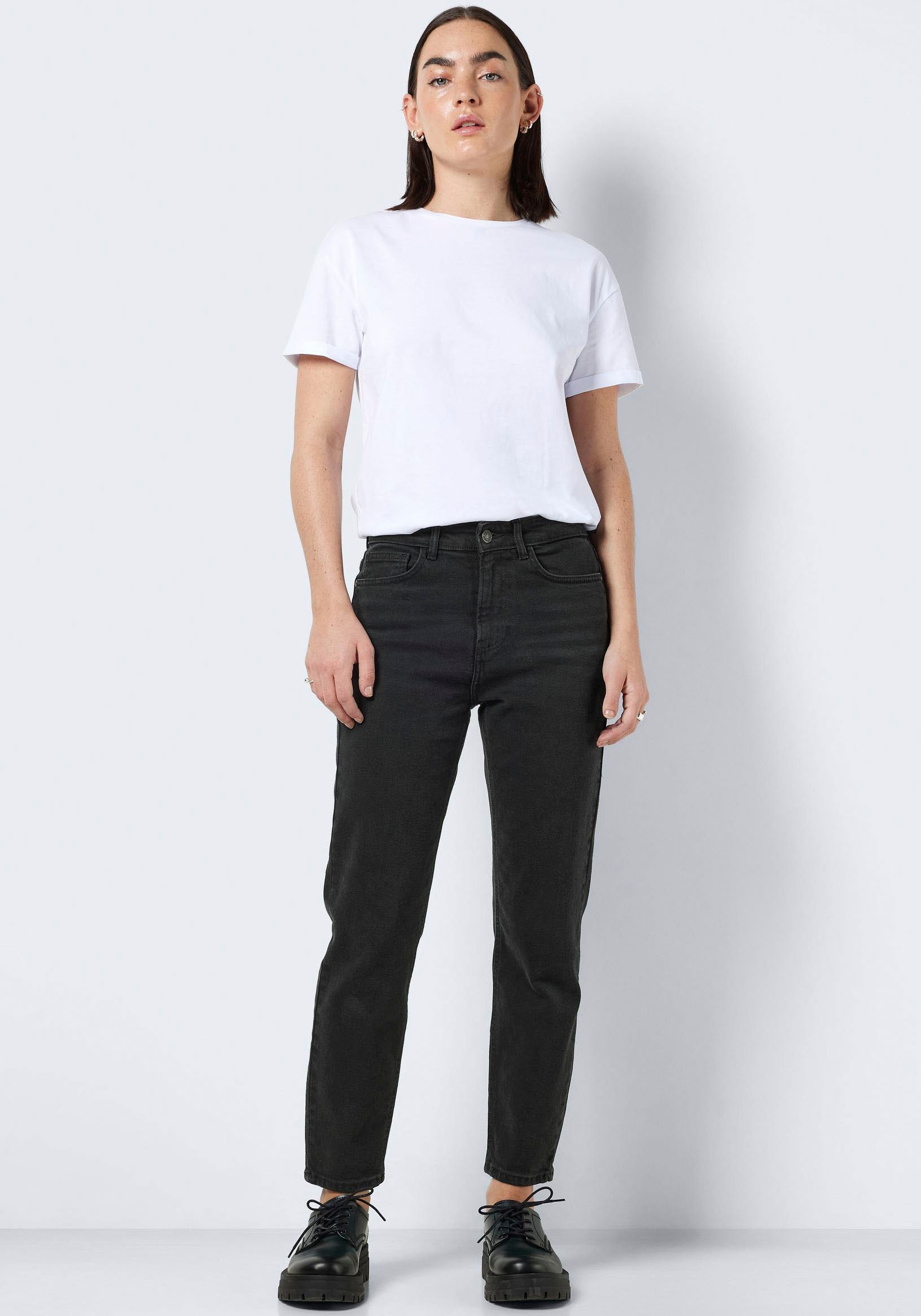 Noisy may Straight-Jeans »NMMONI HW STRAIGHT ANK BLACK JEANS NOOS«, mit offenem Saum