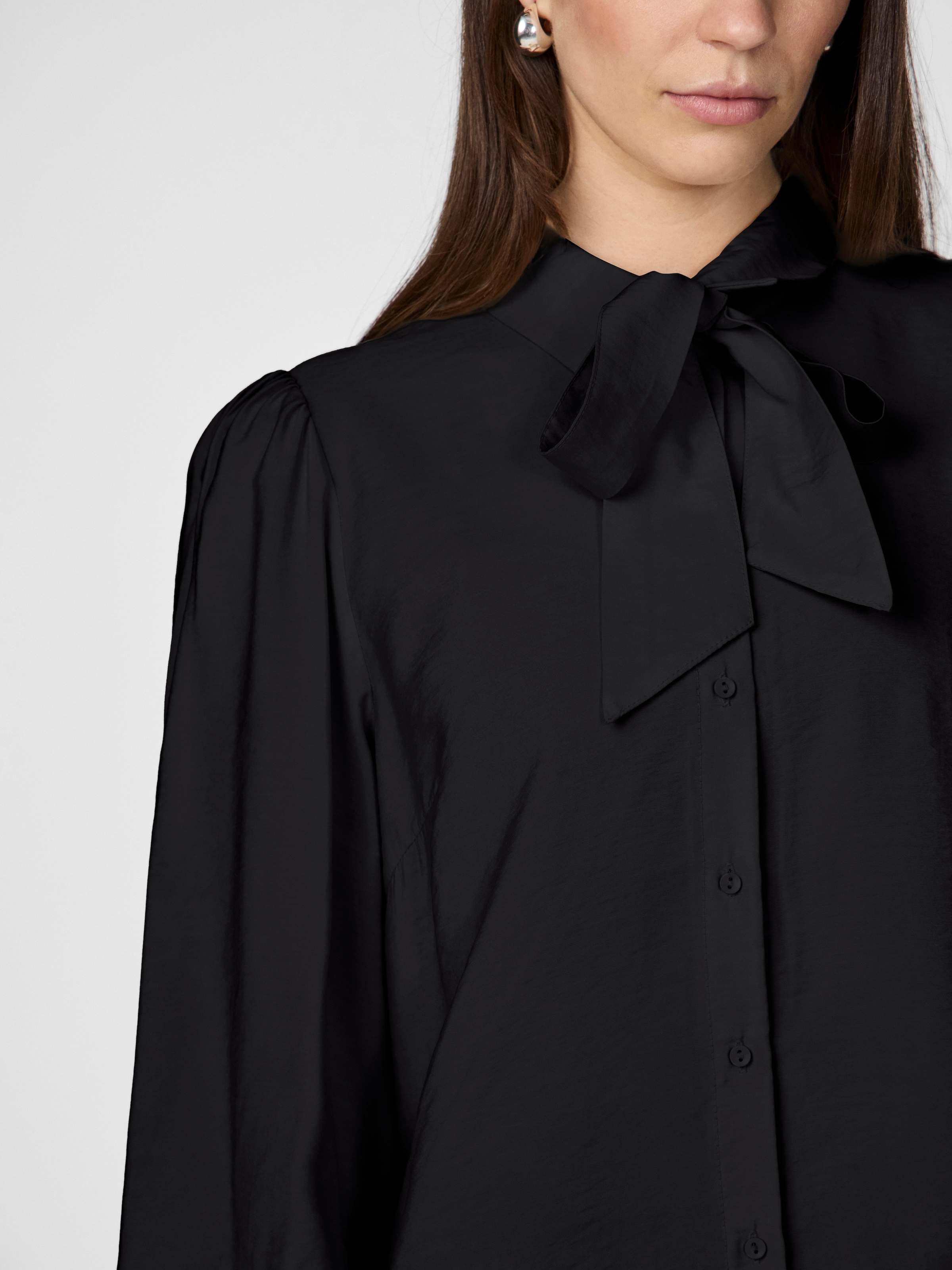 Y.A.S Schluppenbluse »YASPIL LS BOW SHIRT S. NOOS«, mit Schleifendetail