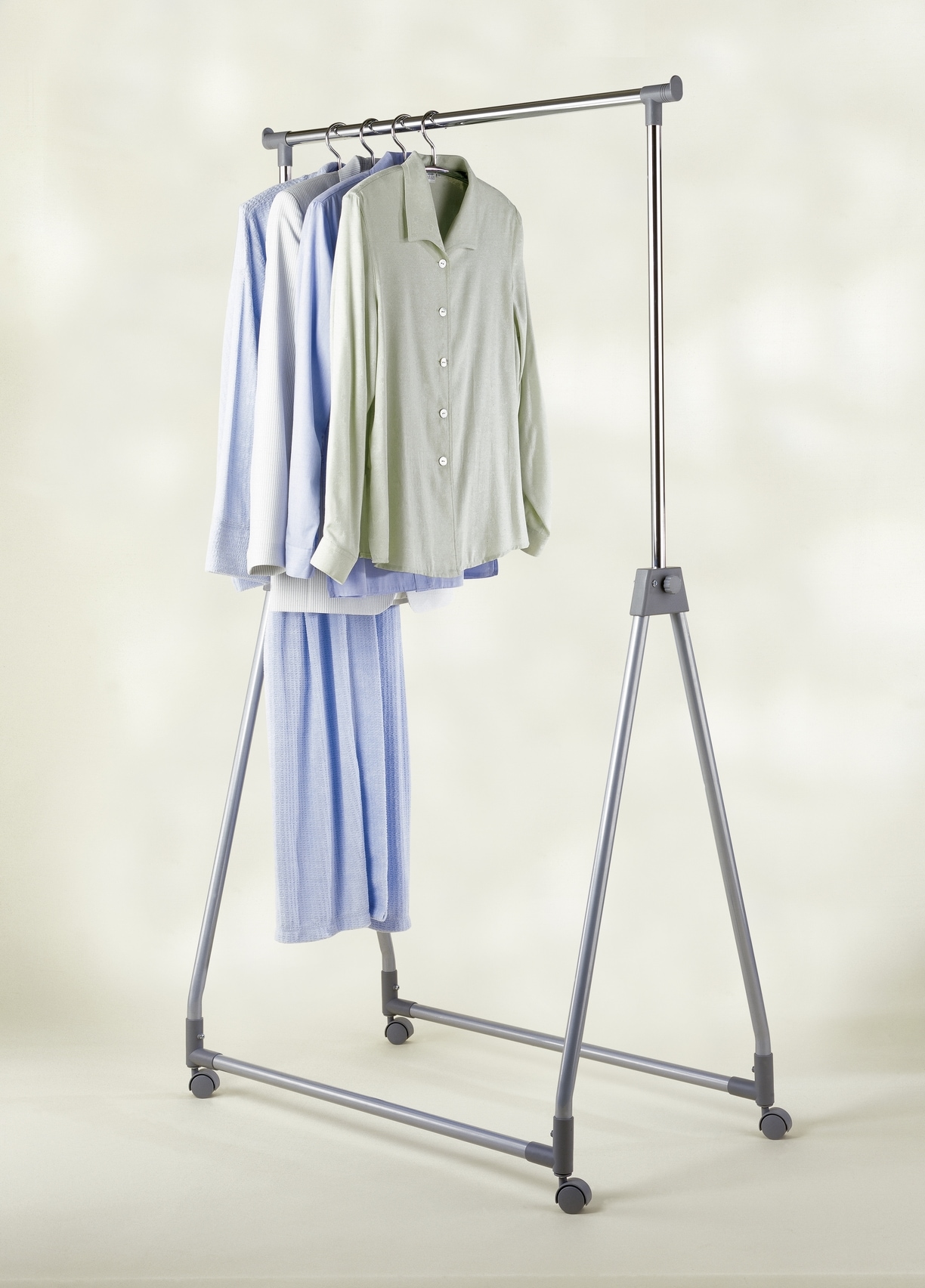 WENKO Kleiderständer, stufenlos höhenverstellbar (99-167 cm), mit 4 Rollen, Tragkraft 40 kg