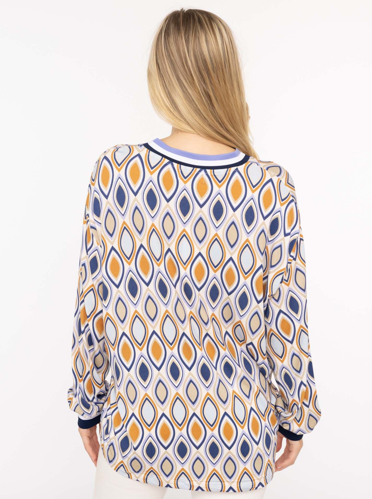 Zwillingsherz Blusenshirt »"Ornament"«, langärmlige V-Neck Bluse mit Ornament-Print und gestreiften Bündchen