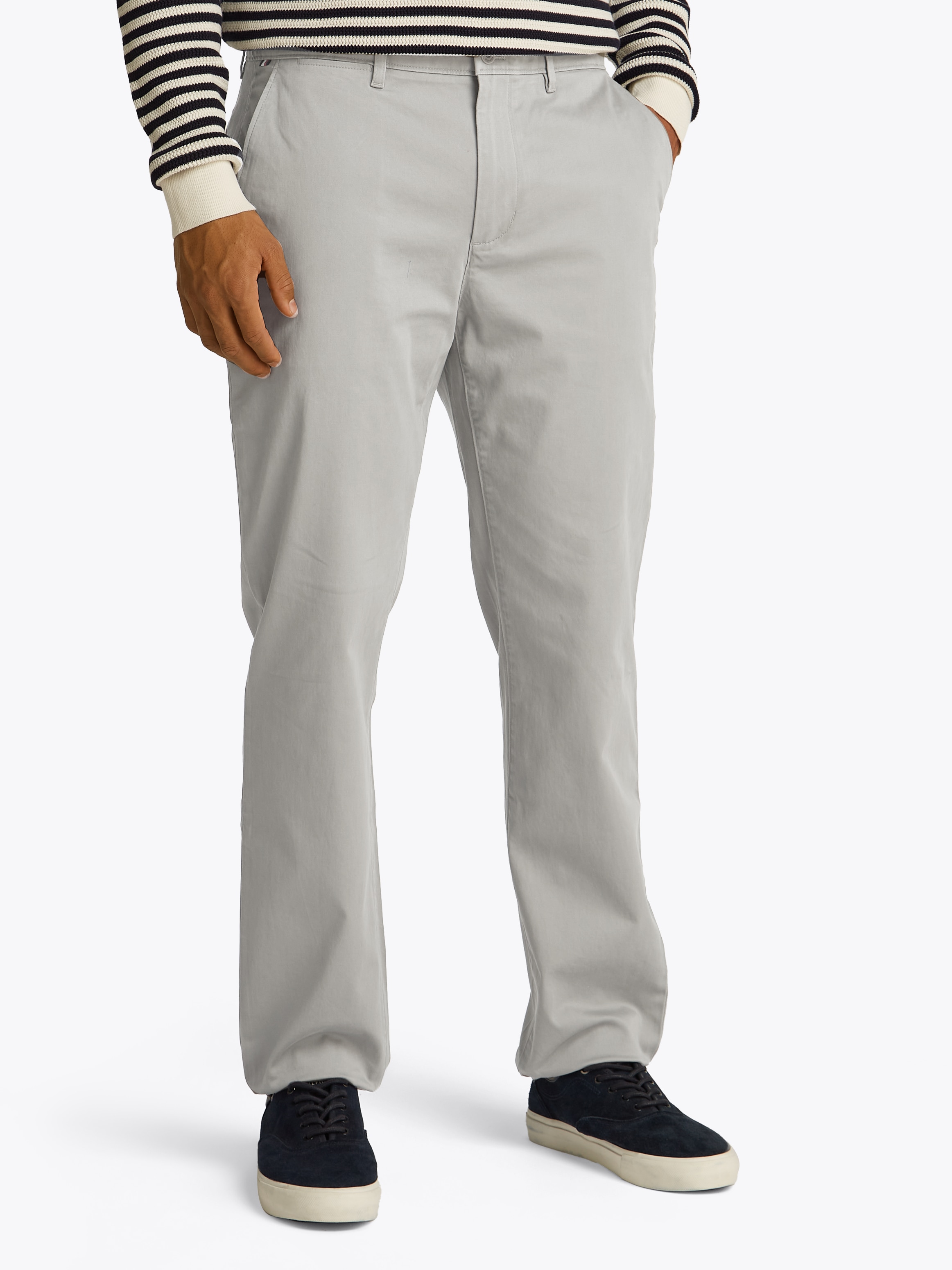 Tommy Hilfiger "DENTON CHINO SATIN" mit Gesäßtaschen mit Knopf, Logosticker günstig online kaufen