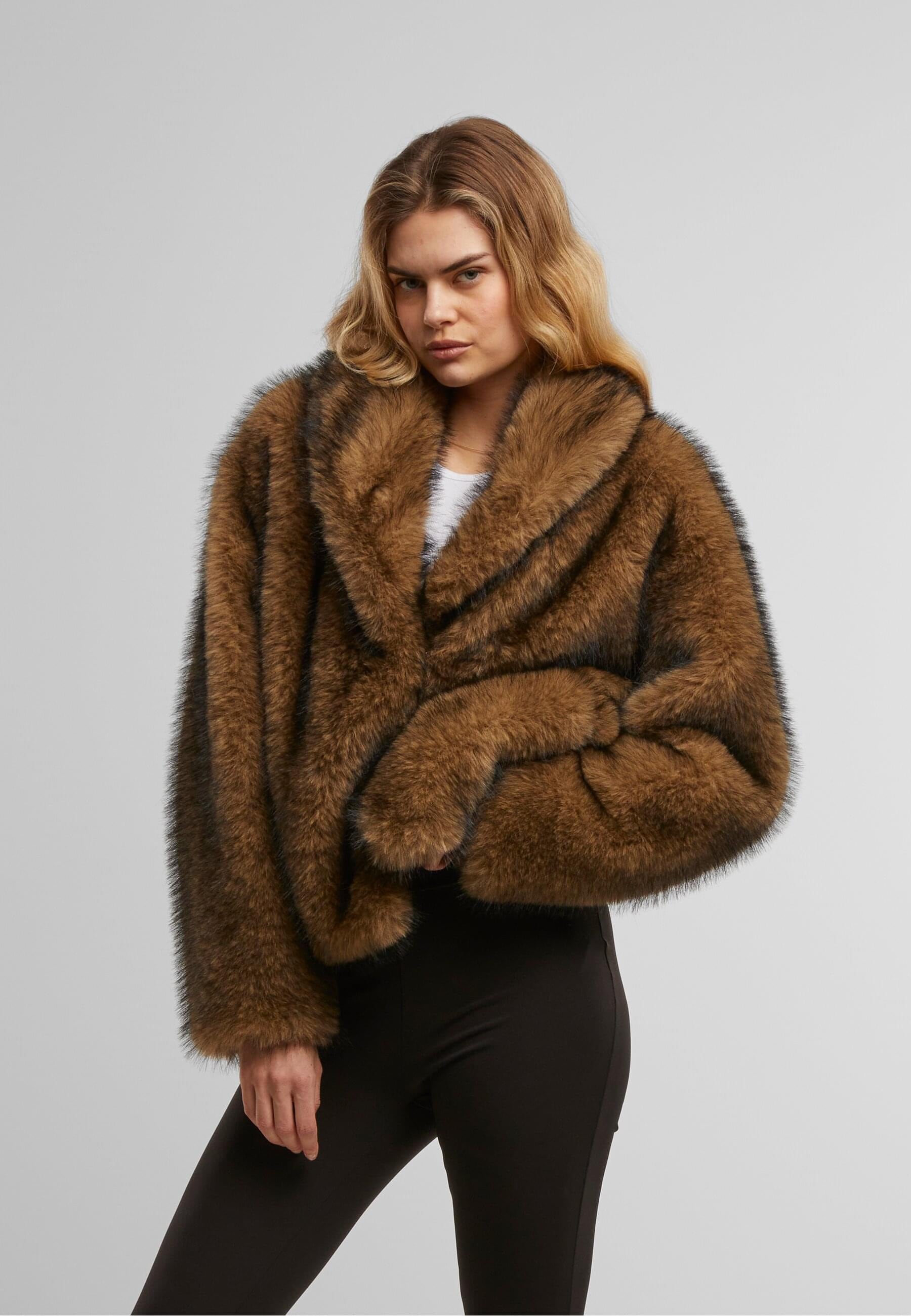 URBAN CLASSICS Winterjacke »Urban Classics Ladies Short Faux Fur Jacket« 1 Stk. tlg. ohne Kapuze