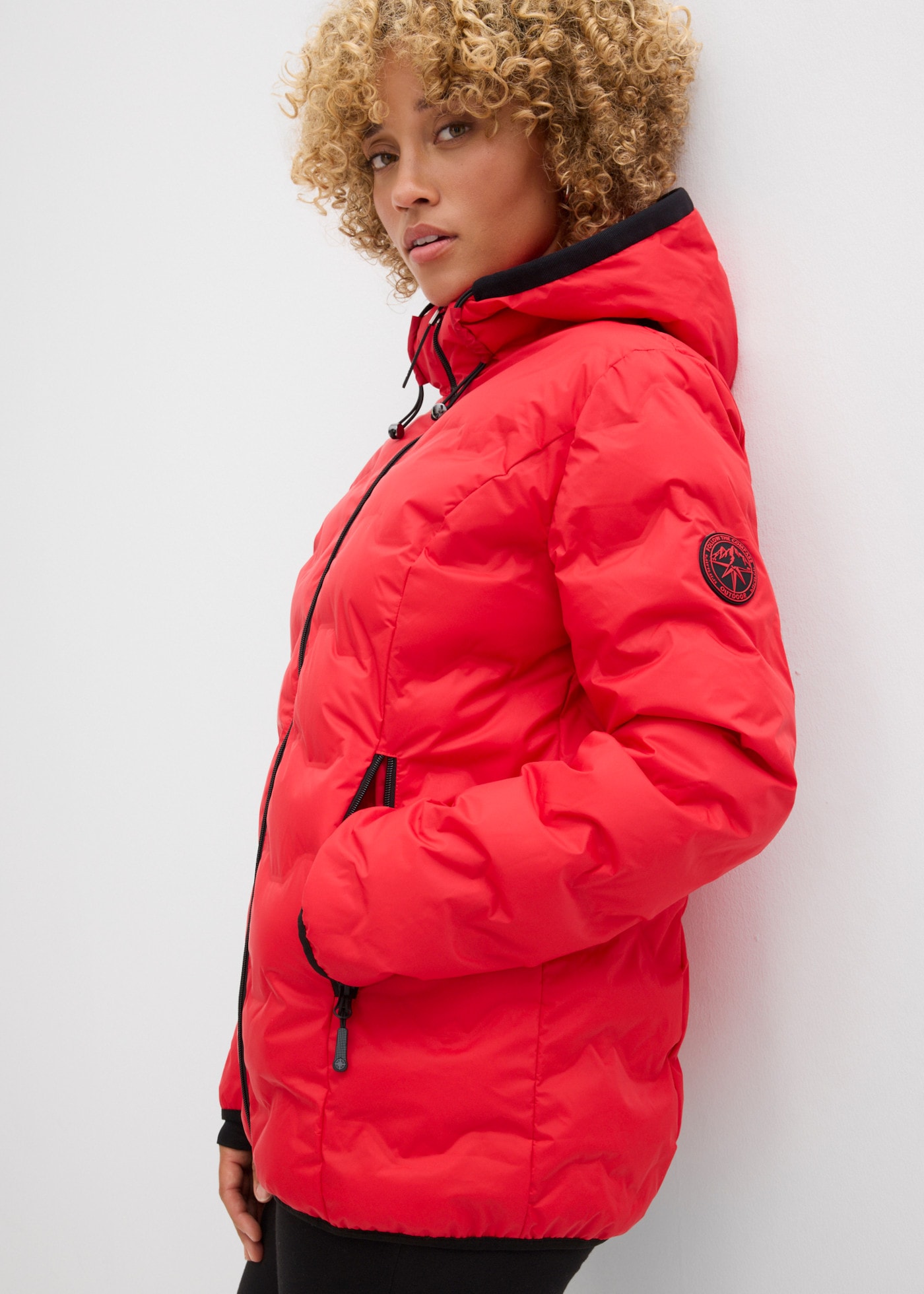 bonprix Funktionsjacke mit Kapuze wasserdicht, mit ultraleichter Wattierung, hüftbedeckend