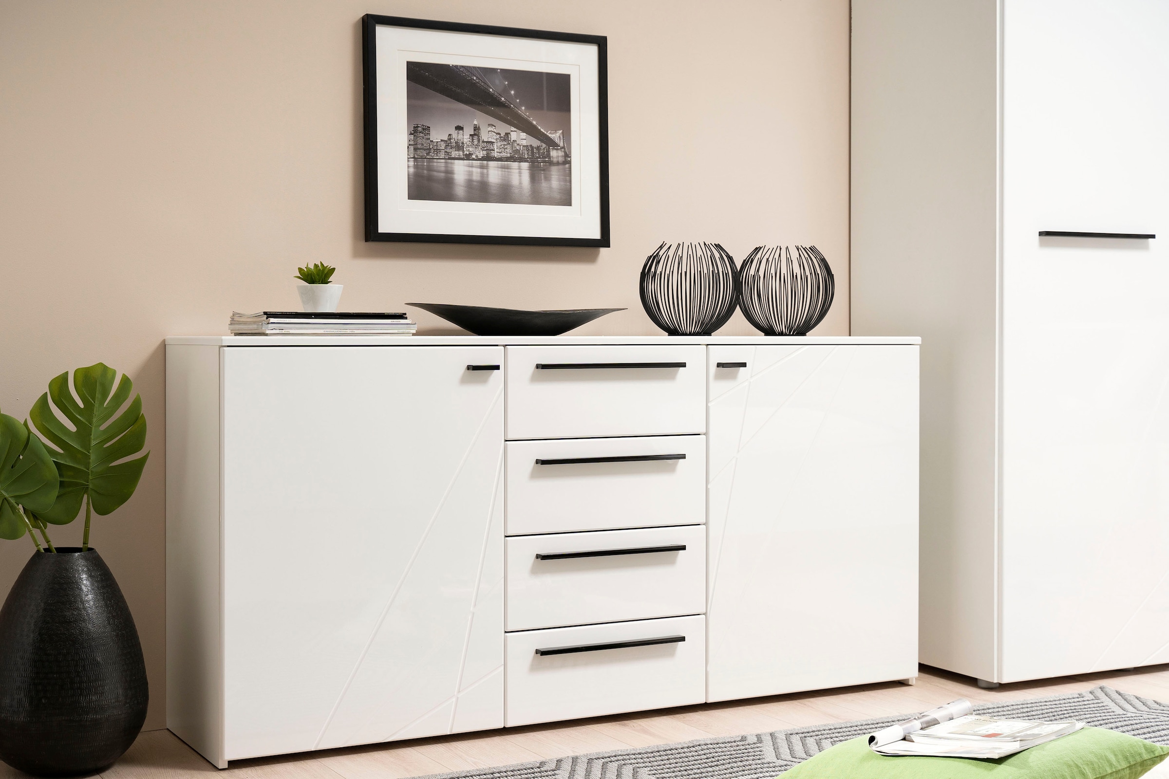 Home affaire Sideboard "Ksanti Kommode Breite/Tiefe/Höhe 163/80,5/80,5 cm" 2 Türen und 4 Schubkästen, hochglänzende Front