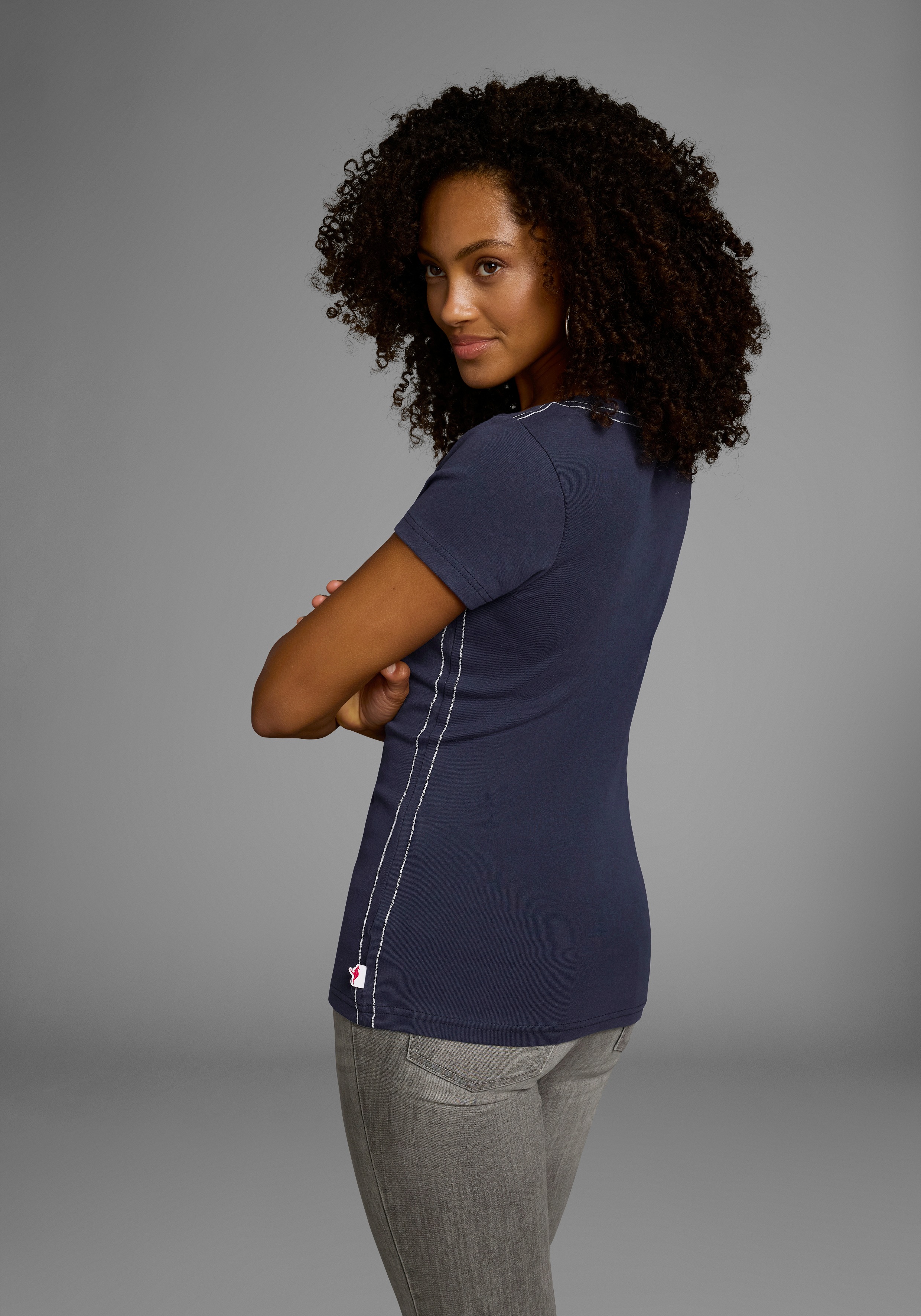 Thumbnail - KangaROOS T-Shirt Kurzarm, sehr figurbetont, im Vintage-Design, Rundhalsausschnitt