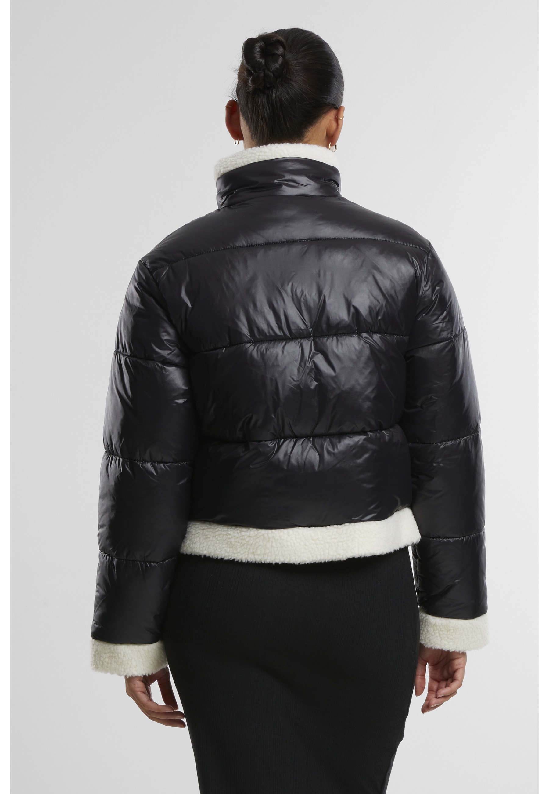 URBAN CLASSICS Allwetterjacke »Urban Classics Ladies Recycled Shiny Puffer Sherpa Jacket« 1 Stk. tlg. ohne Kapuze