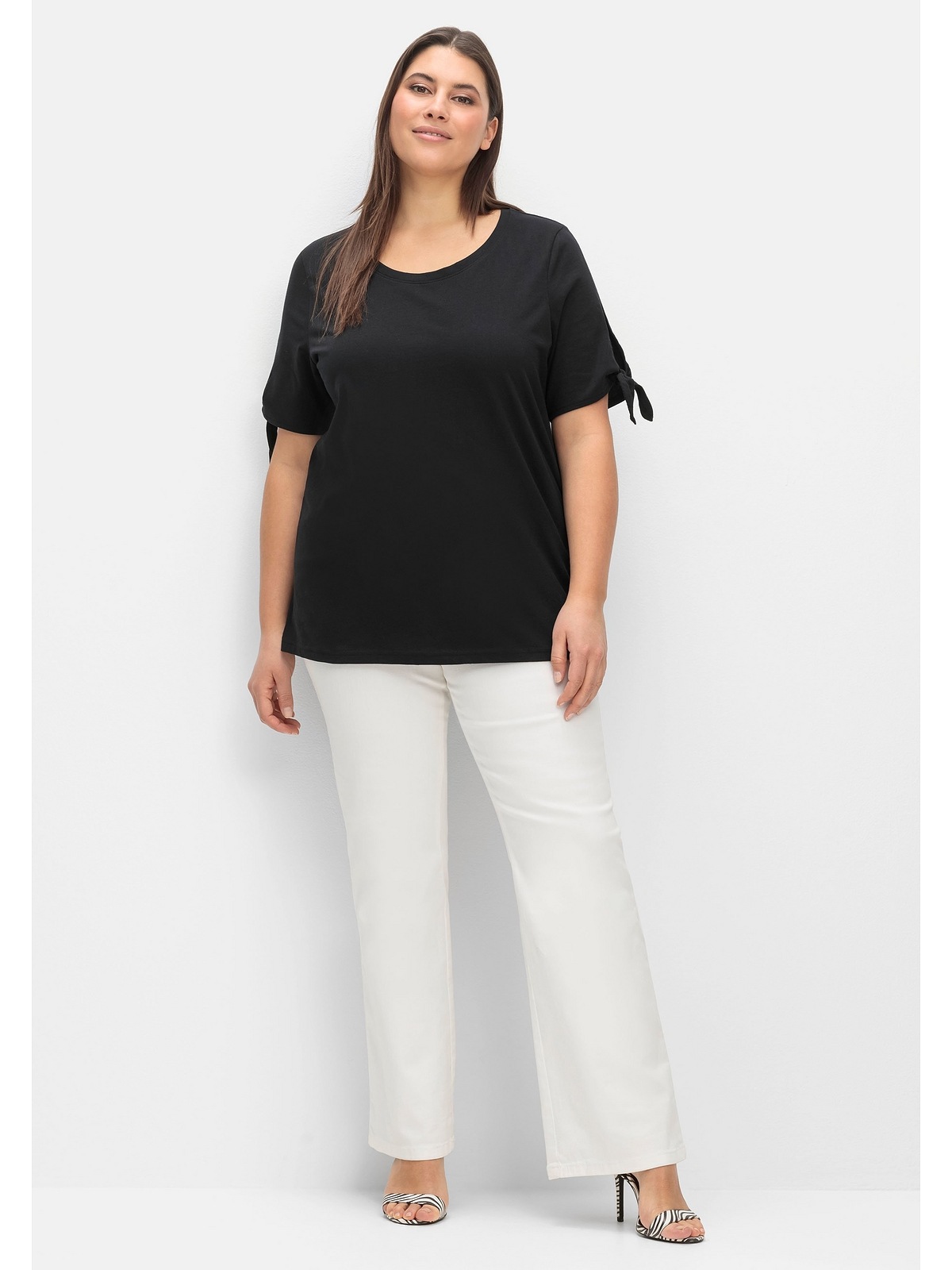Sheego T-Shirt »Große Größen«, mit Knotendetail am Ärmelsaum