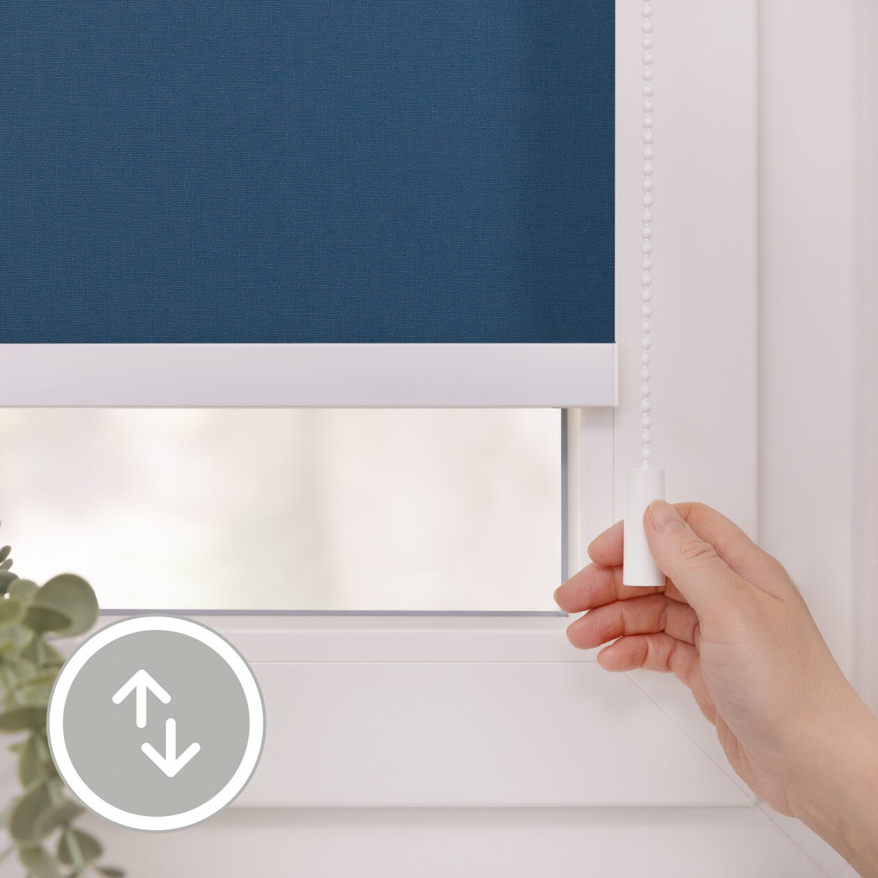 LICHTBLICK ORIGINAL Rollo »Klemmfix, ohne Bohren«, blickdicht, Blendschutz-Sichtschutz, mit Bohren/ohne Bohren, freihängend, Steuerbar mit Bluetooth-App, integrierter Elektromotor und Akku