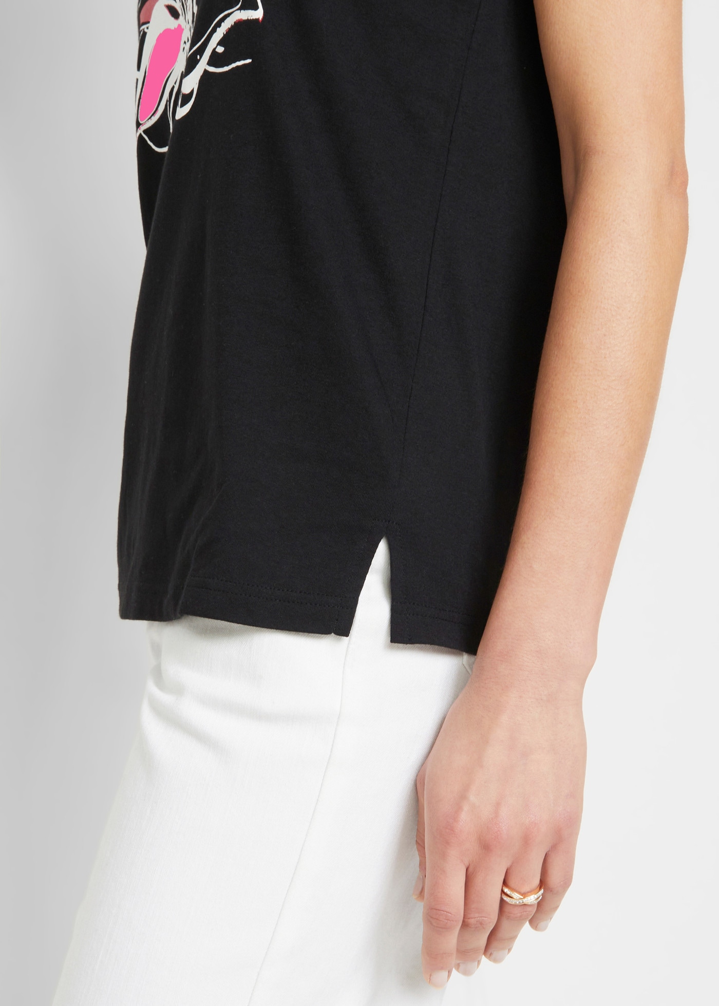 bonprix T-Shirt aus Baumwolle, mit floralem Druck, Kurzarm-Design