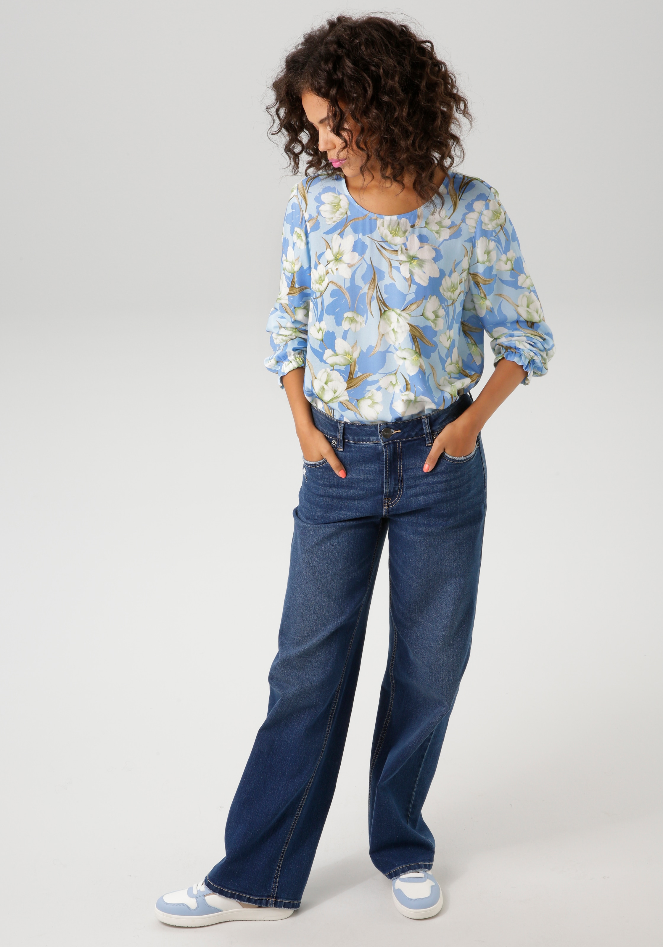 Aniston CASUAL Schlupfbluse, mit farbharmonischem Blumendruck - NEUE KOLLEKTION