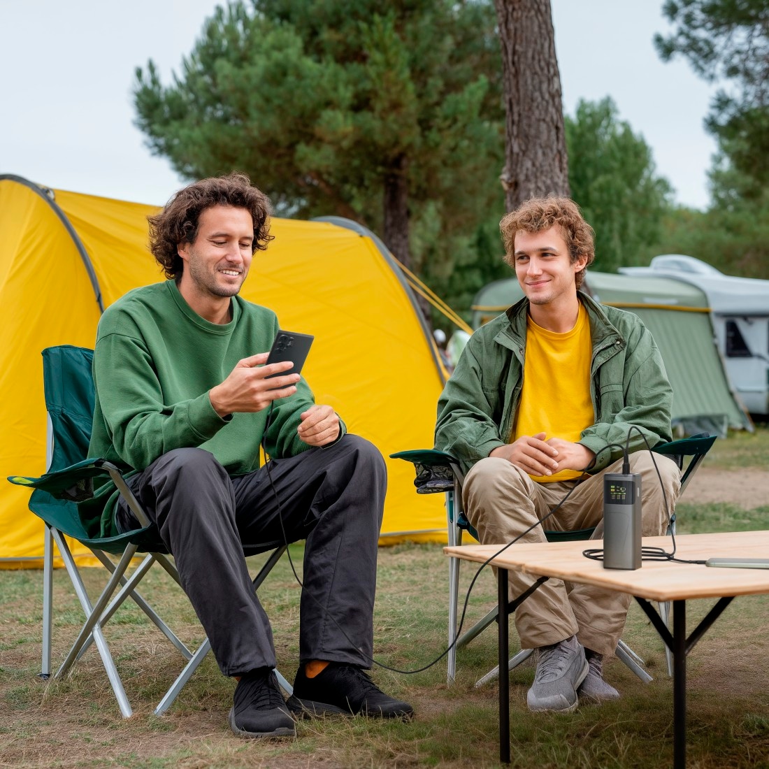 Hama Powerbank »Powerbank (150 W, 24000 mAh, 2x USB-C, 1x USB-A, Schnellladen)« 3.900 mAh