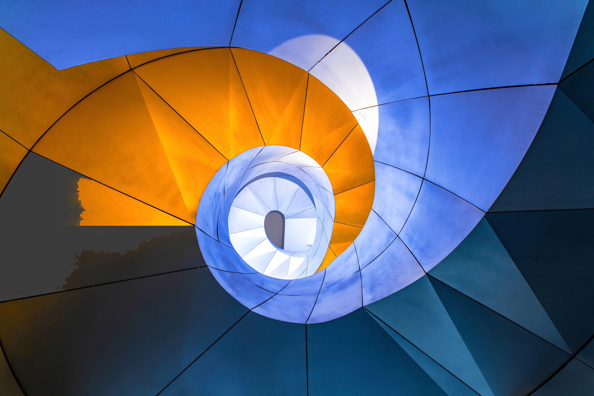 Papermoon Fototapete »Photo-Art  HUA ZHU, SCHNECKENSTREPPE«