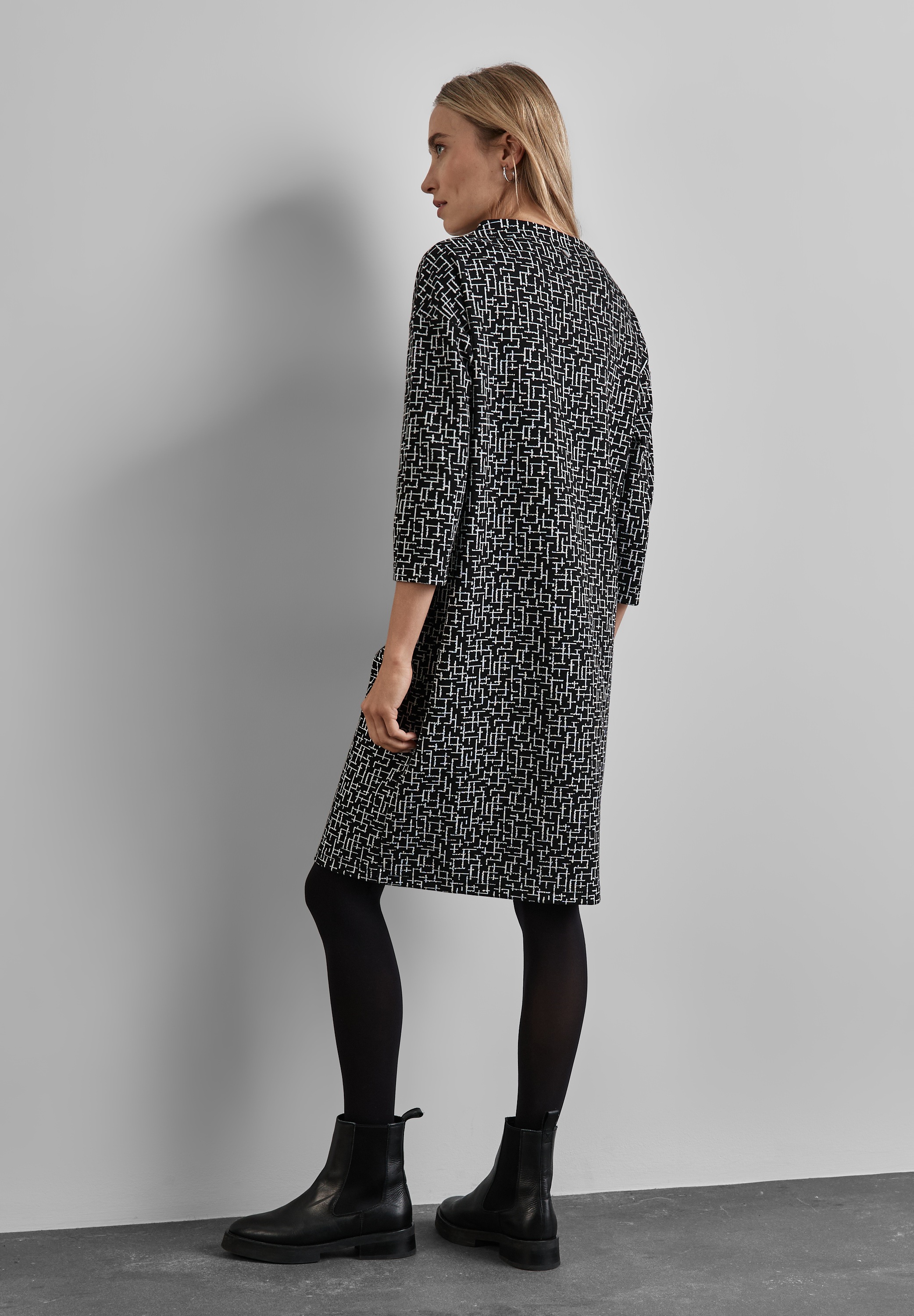 STREET ONE Midikleid, mit grafischem Muster günstig online kaufen