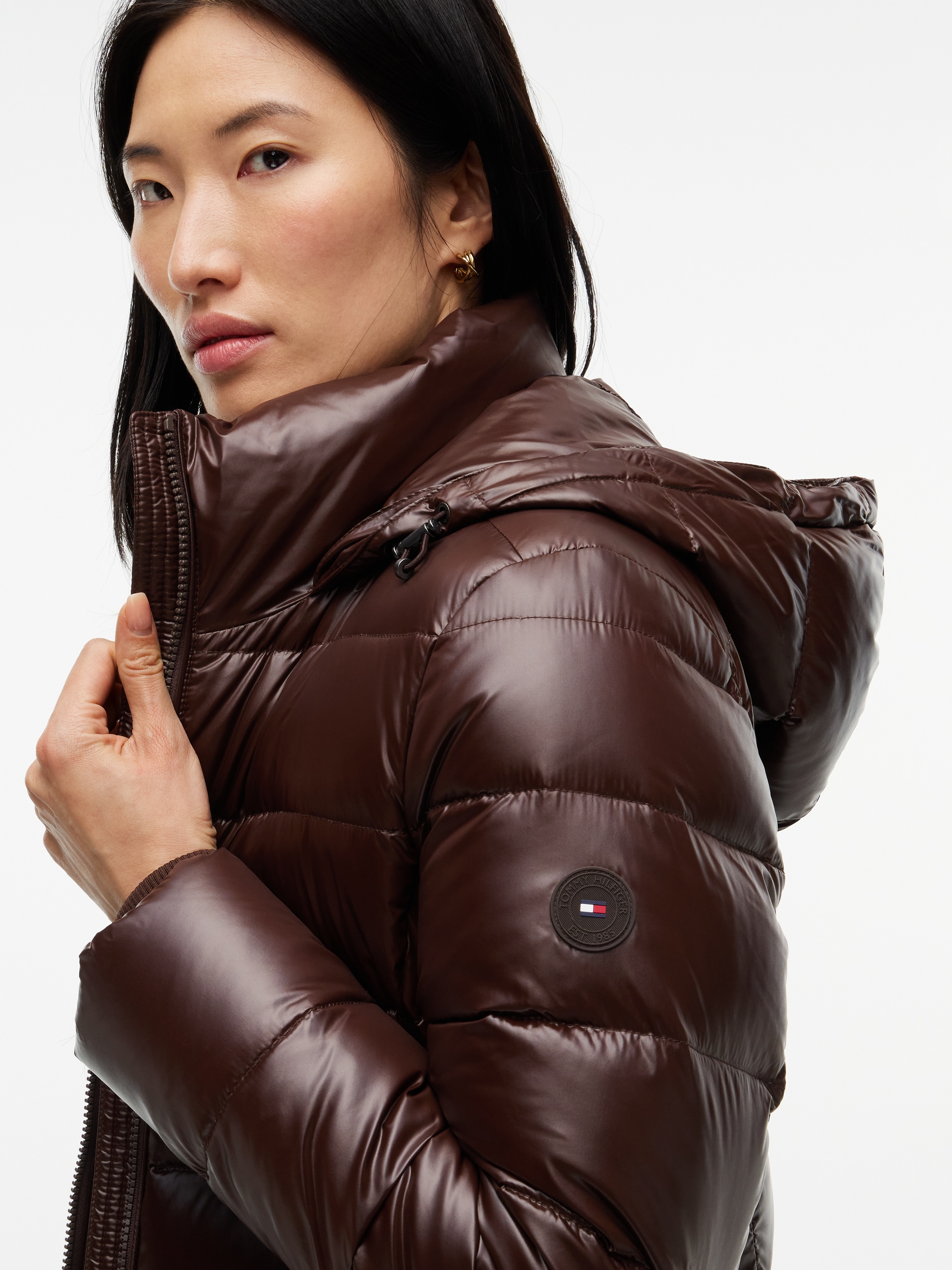 Tommy Hilfiger Steppjacke »GLOSS DOWN FITTED JACKET« Kunstfaser, in leicht glänzender Optik