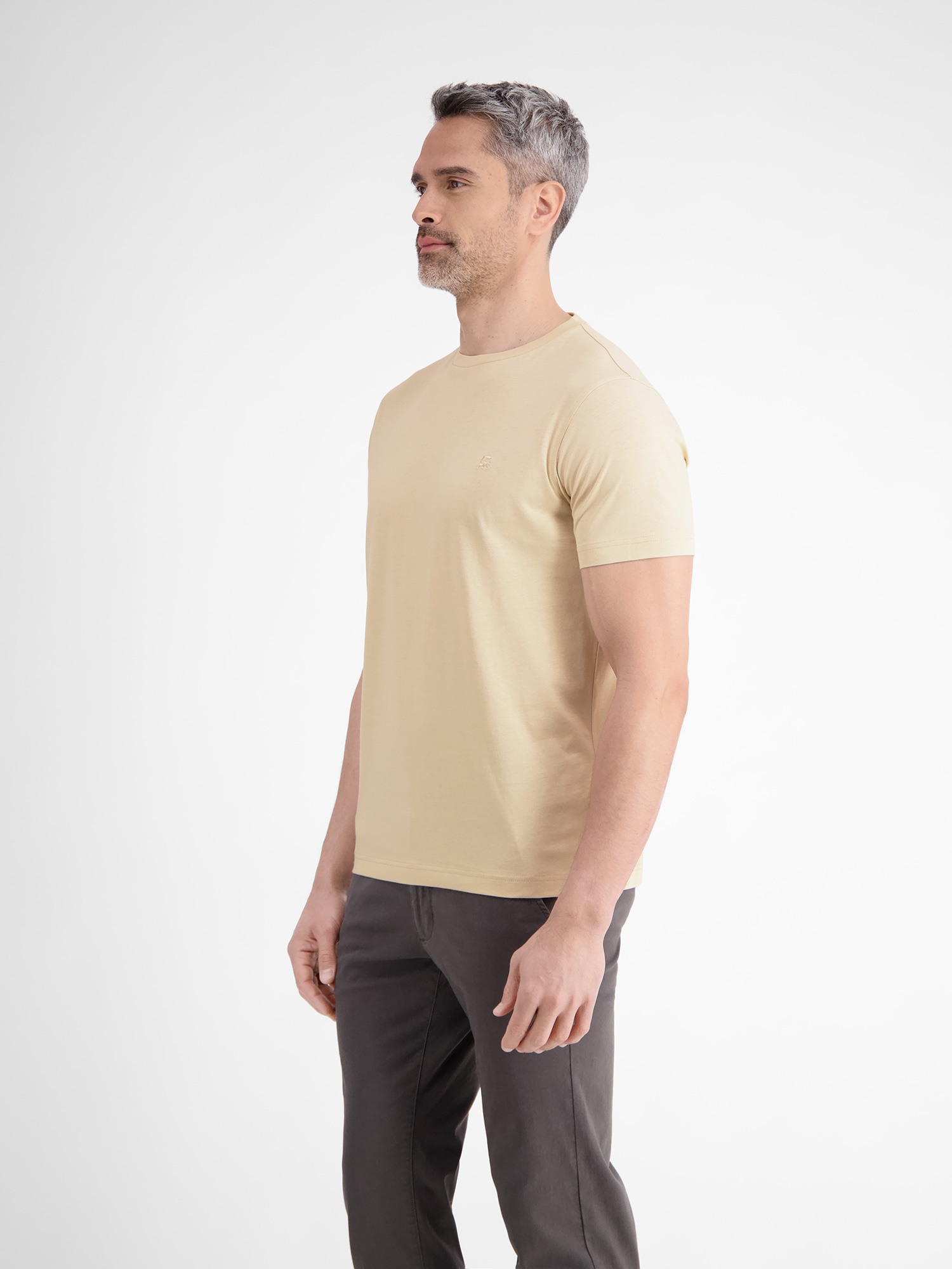 LERROS T-Shirt »LERROS Basic T-Shirt mit Logostitck, unifarben«
