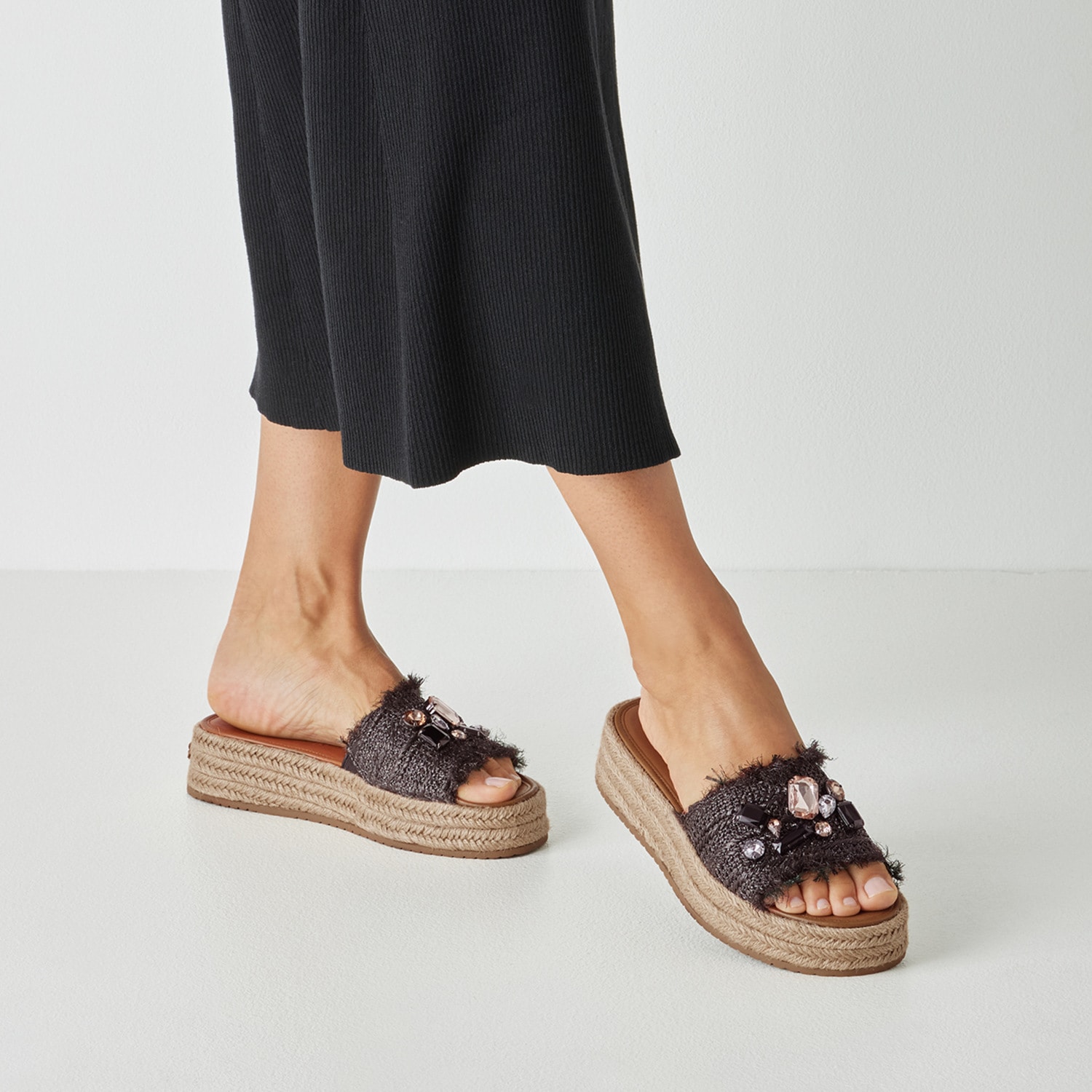 Tamaris Pantolette  Plateau, Schlüpfschuh, Sommerschuh mit funkelnden Schmucksteine