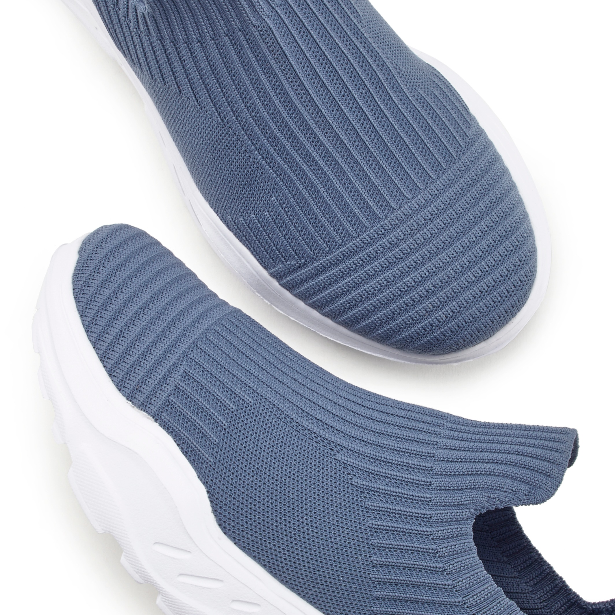 Sneaker LASCANA "Slip-On-Sneaker", Damen, Gr. 37, blau, Obermaterial: 100% Textilmaterial. Decksohle: 100% Textilmaterial. Futter: 100% Textilmaterial. Laufsohle: 100% Synthetik, unifarben, Basic, Schuhe Sneaker, Halbschuh, Slipper, Freizeitschuh zum Rein 3