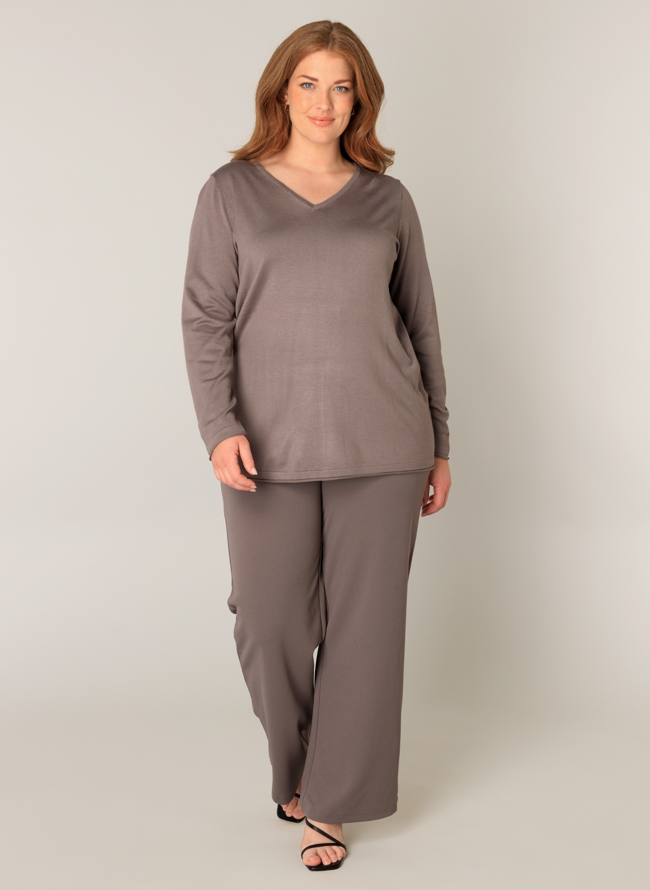 Base Level Curvy V-Ausschnitt-Pullover, mit V-Ausschnitt