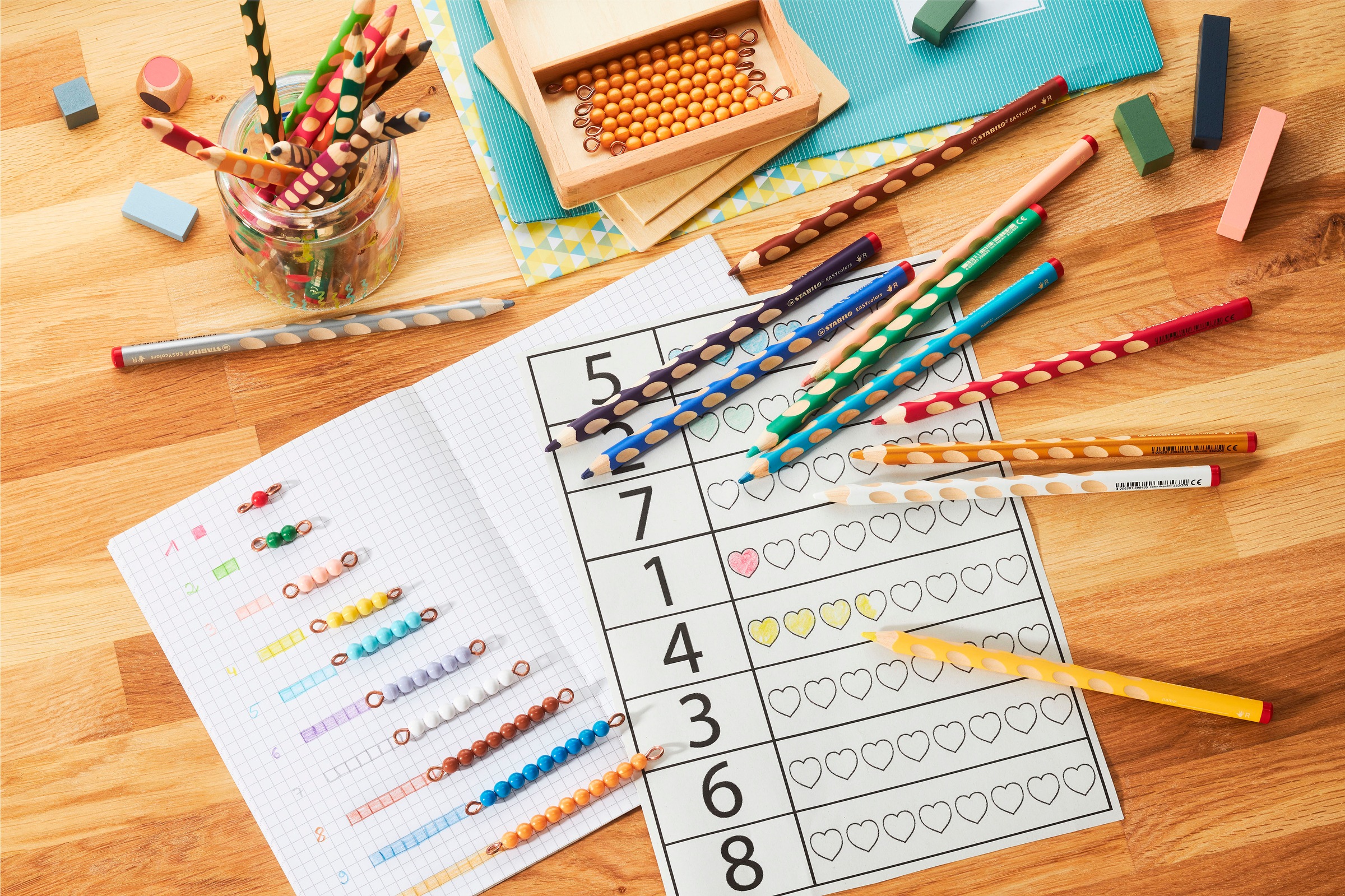 STABILO Buntstift »STABILO EASYcolors - 12er Pack mit Spitzer« für Rechtshänder; Made in Germany