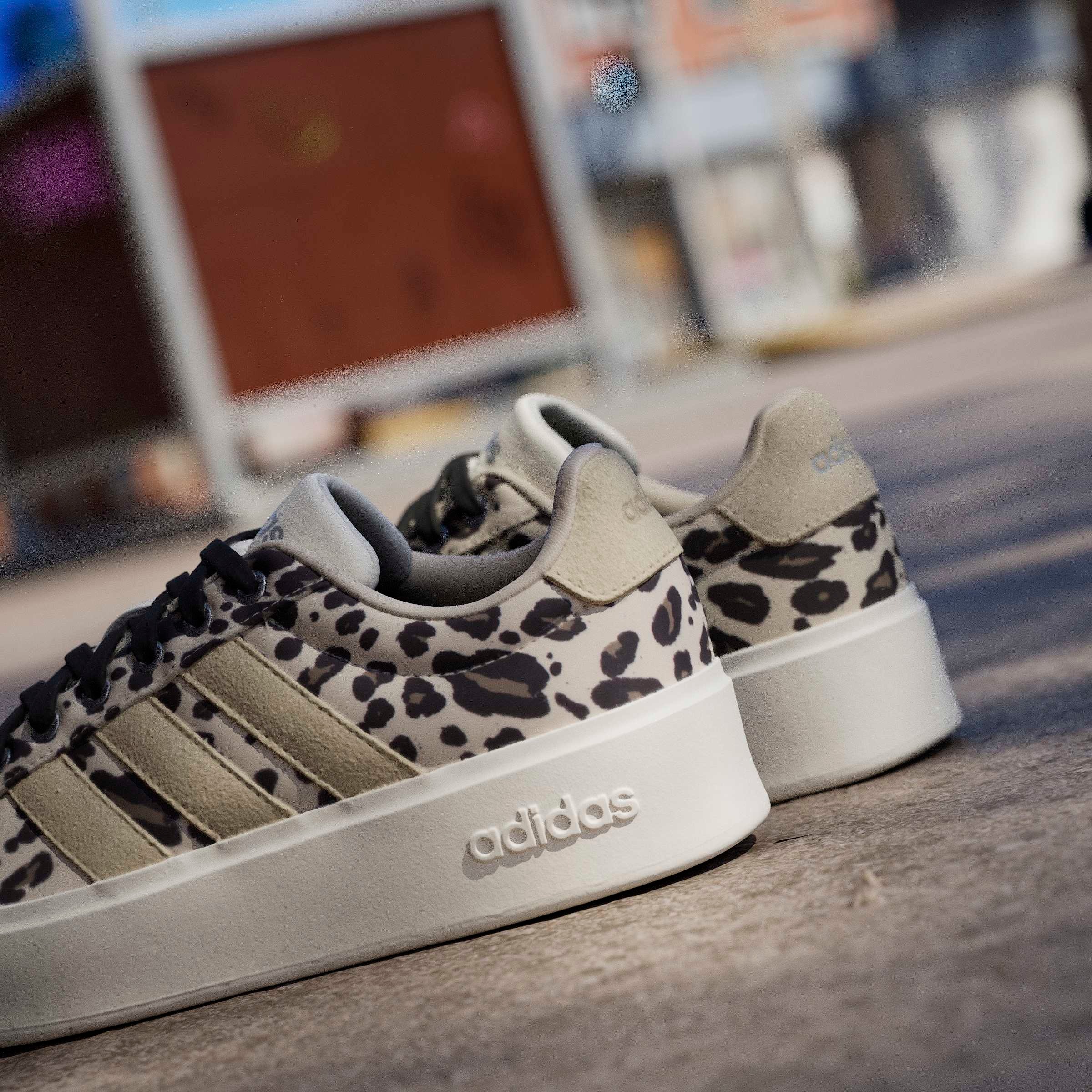 adidas Sportswear Plateausneaker »STREETTALK BOLD«  inspiriert vom Design des adidas Superstar,mit Leo Muster