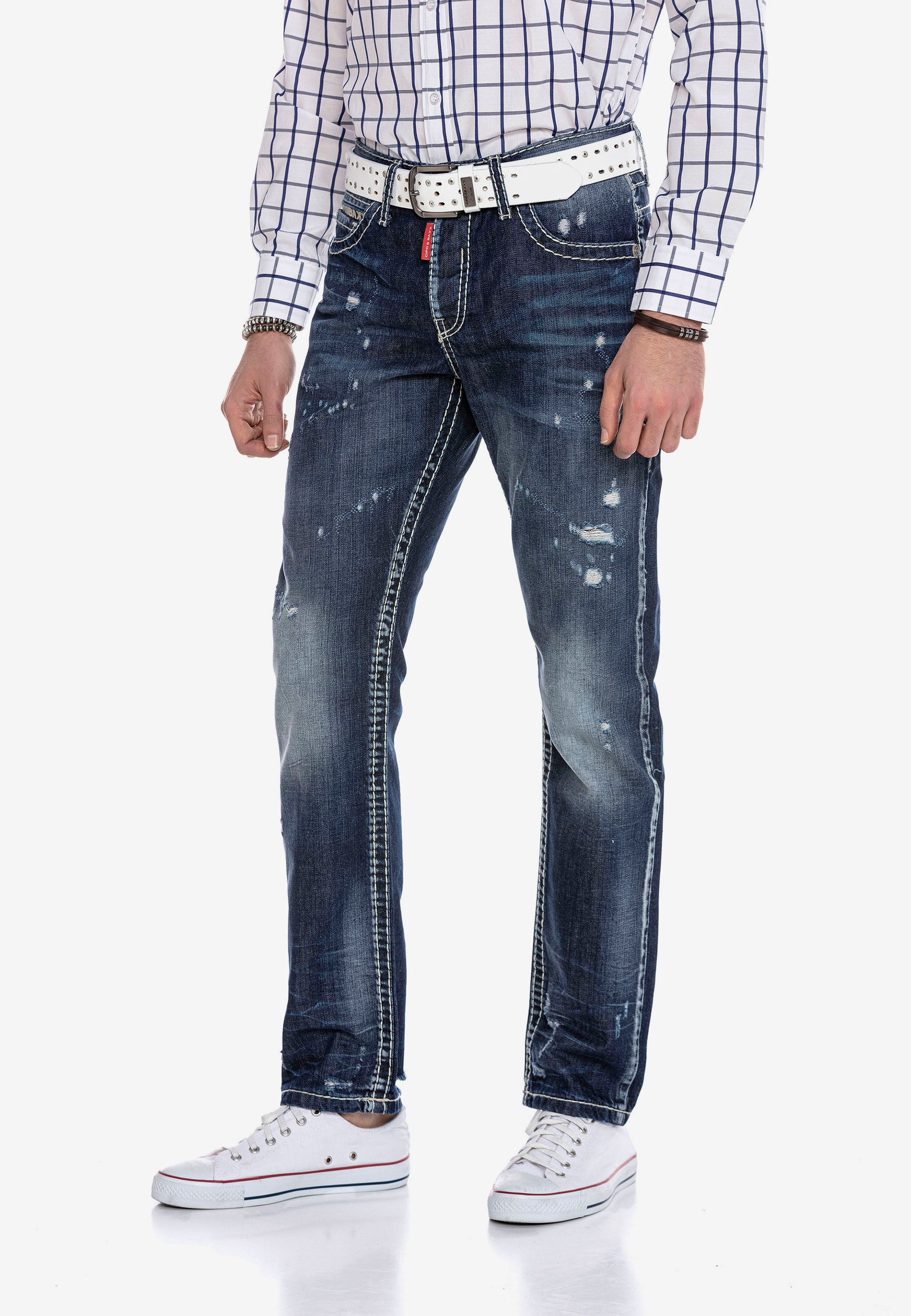 Cipo & Baxx Bequeme Jeans, mit stylischen Used-Elementen