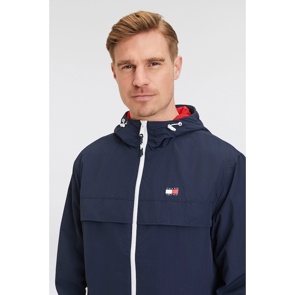 Tommy Jeans Blouson »TJM CHICAGO WINDBREAKER EXT«, mit Kapuze