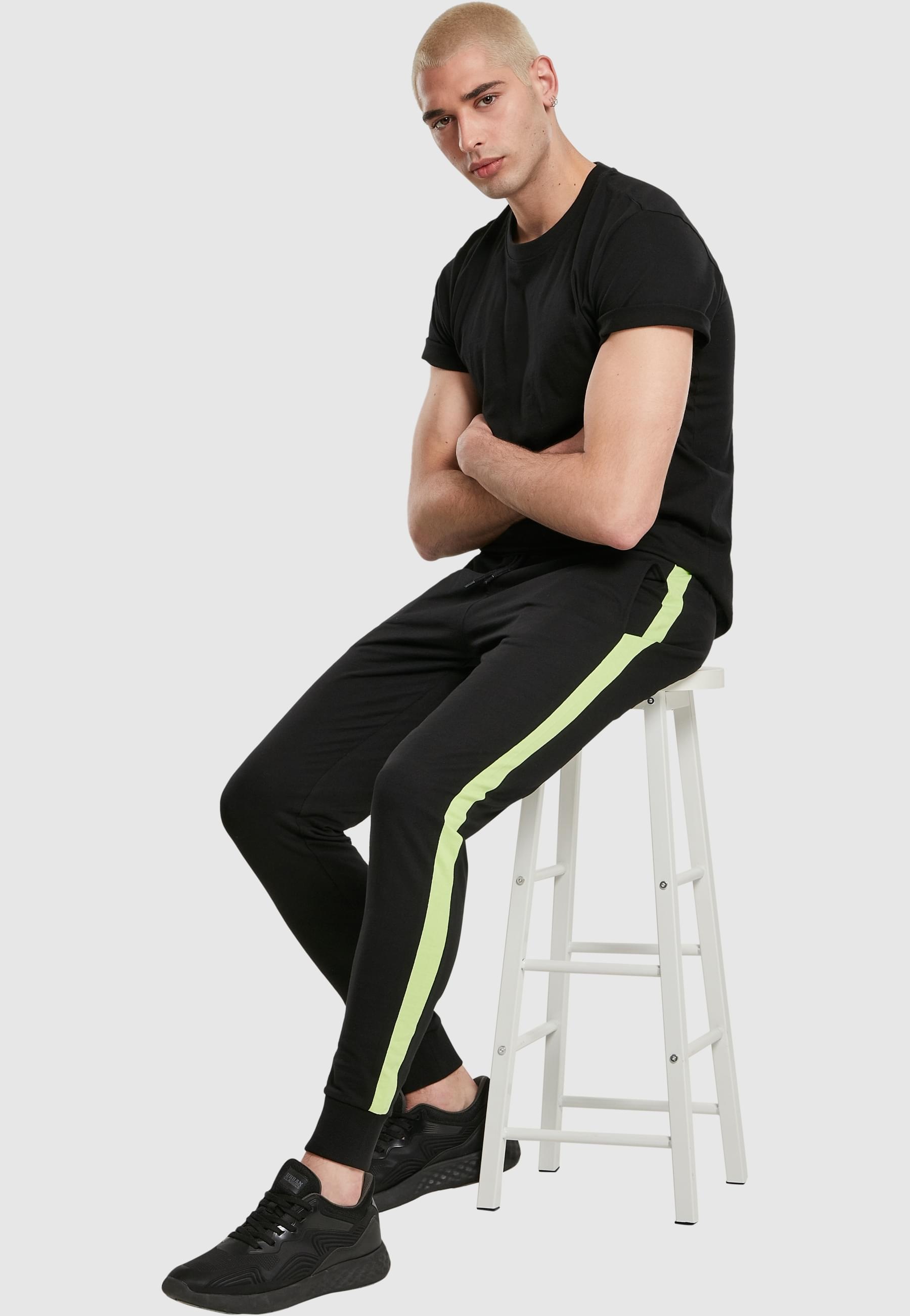 URBAN CLASSICS Stoffhose »Urban Classics Herren Neon Striped Sweatpants«, (1 tlg.)