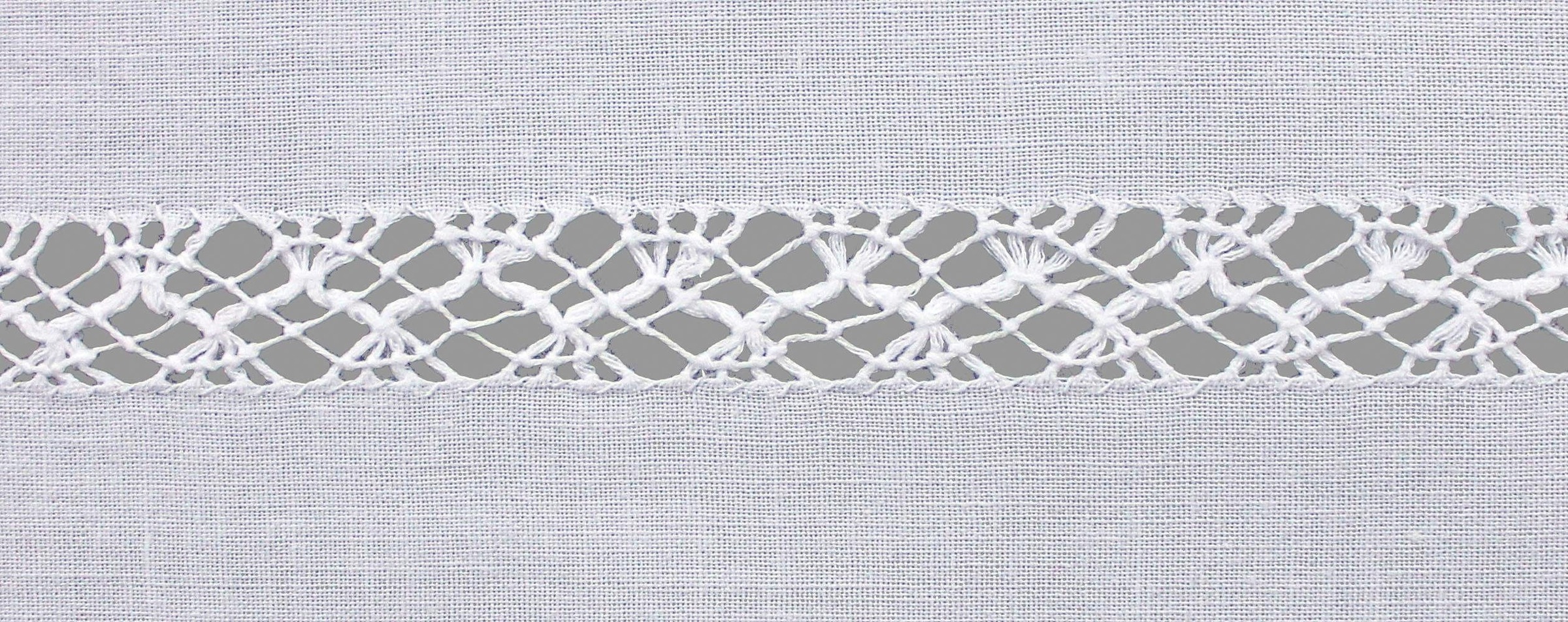 Thumbnail - HOSSNER - ART OF HOME DECO Scheibengardine "BALDO" Stangendurchzug 1 Stk. tlg. Häkelspitze - ECHTE Handarbeit