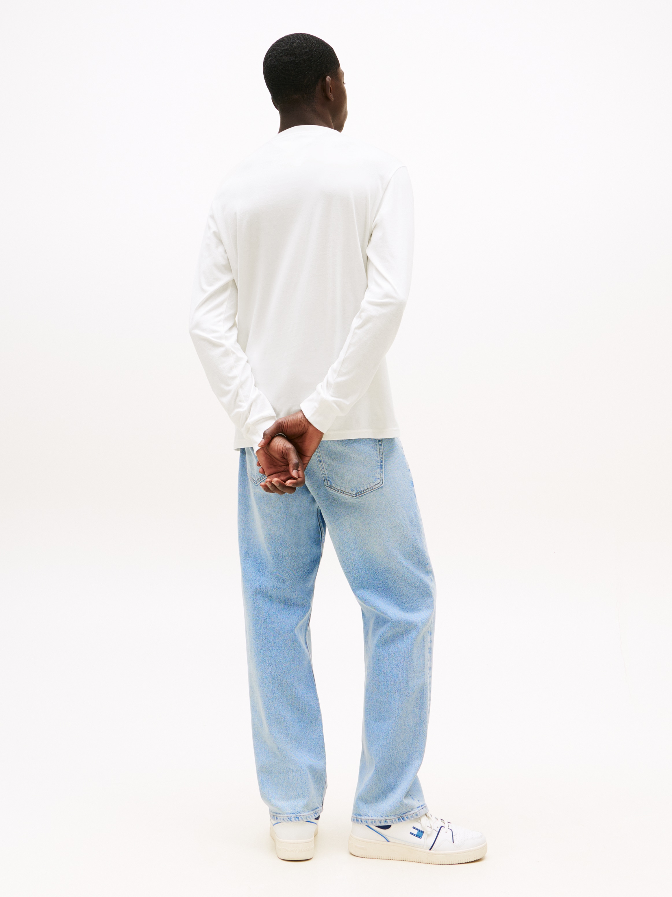 Tommy Jeans Langarmshirt »TJM SLIM CHEST LINEAR LS TEE EXT«, Mit Rundhalsausschnitt