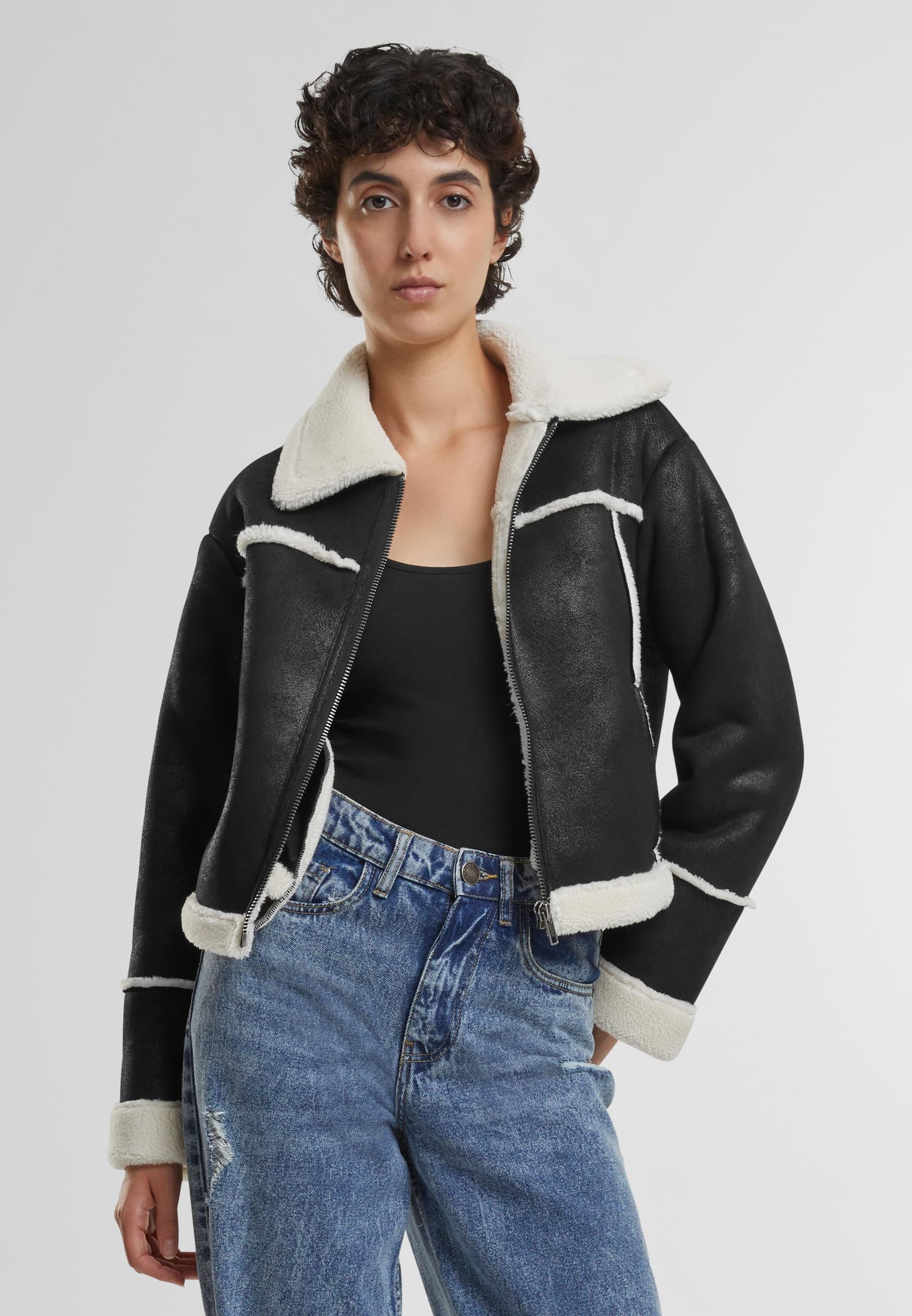 URBAN CLASSICS Winterjacke »Urban Classics Ladies Shearling Jacket«, (1 St.), mit Kapuze
