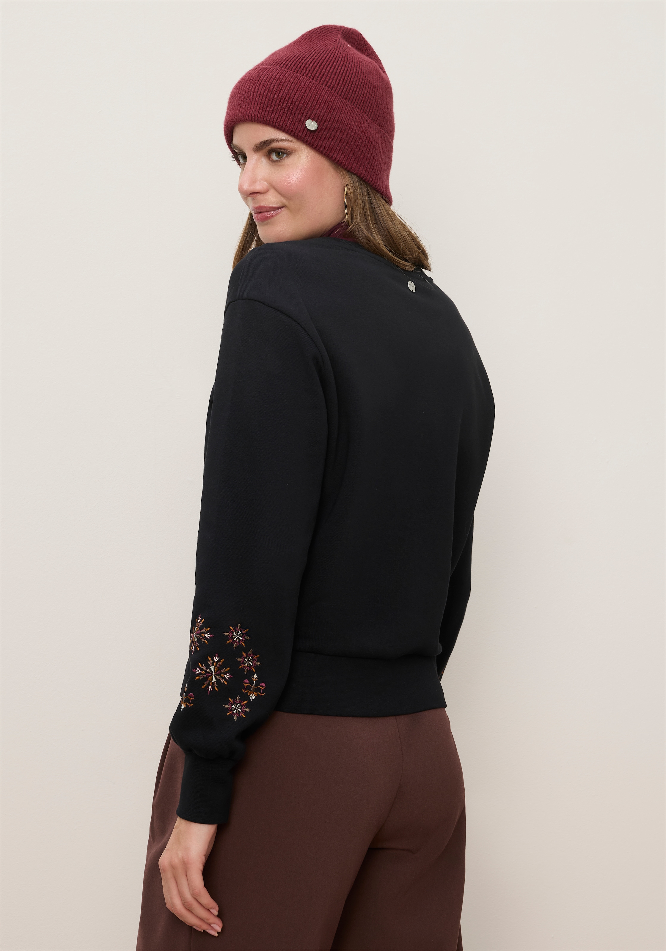 Tamaris Sweater »mit Blumen-Stickerei«, aus elastischer Baumwollqualität
