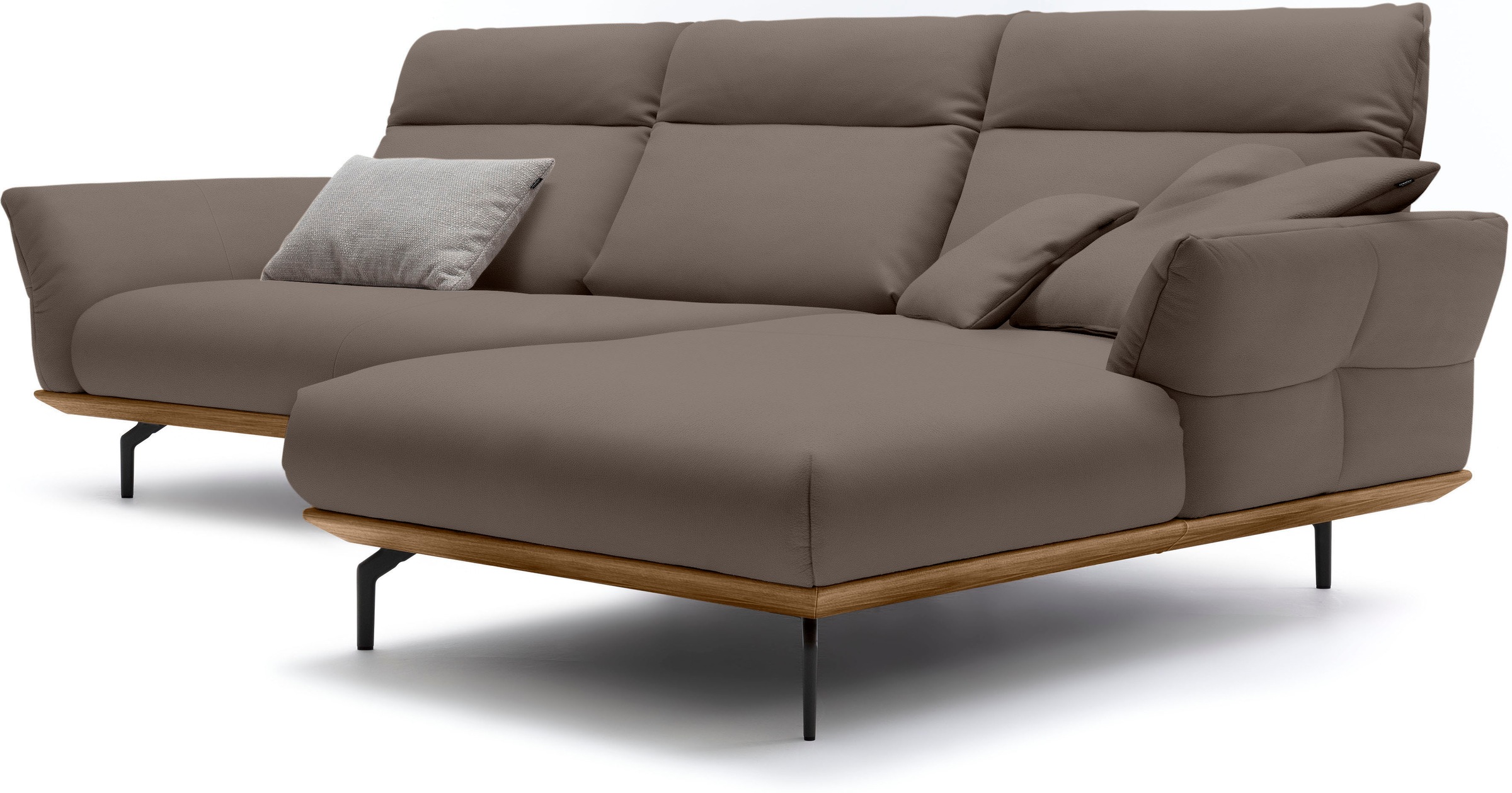 Creation BY ROLF BENZ Ecksofa »CR.460«, Sockel in Nussbaum, Winkelfüße in Umbragrau, Breite 318 cm