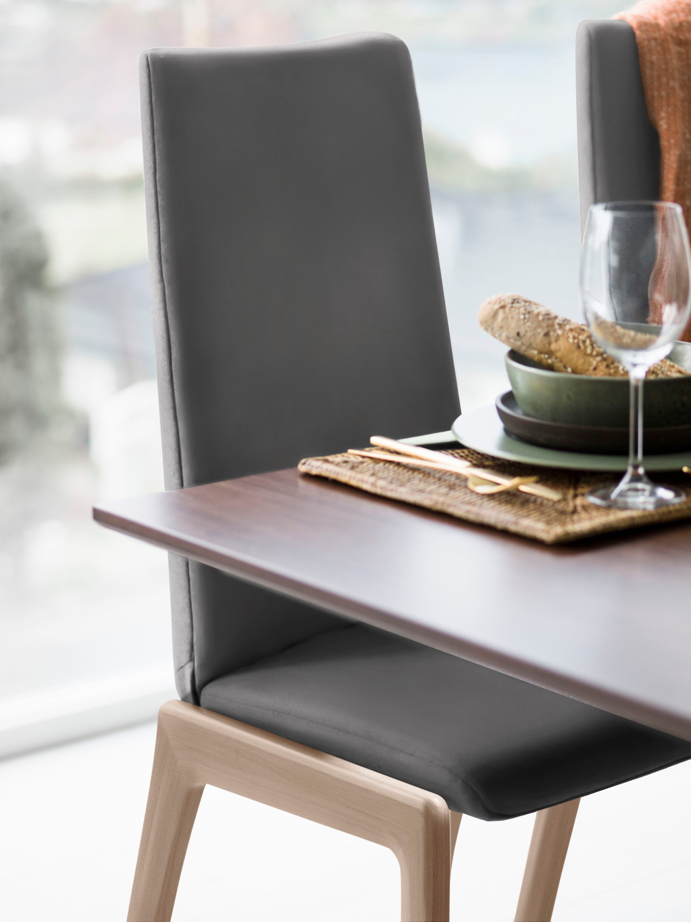 Stressless Polsterstuhl "Laurel" () High Back, Größe M, mit abgerundeten Beinen in Schwarz