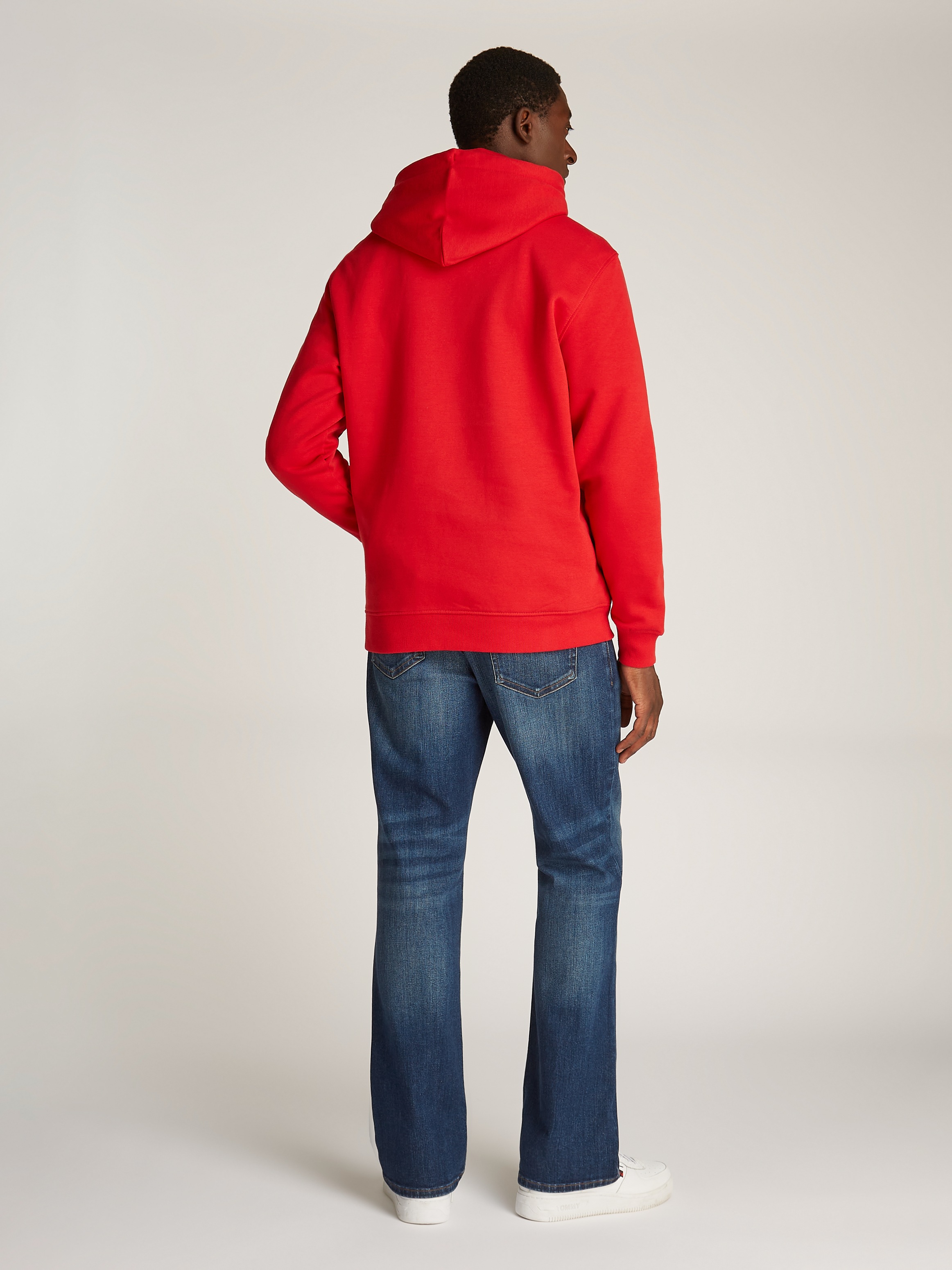 Tommy Jeans Sweatshirt »TJM REG ESSENTIAL FLAG HOOD EXT«, mit bedruckten Markenlogo auf Brusthöhe