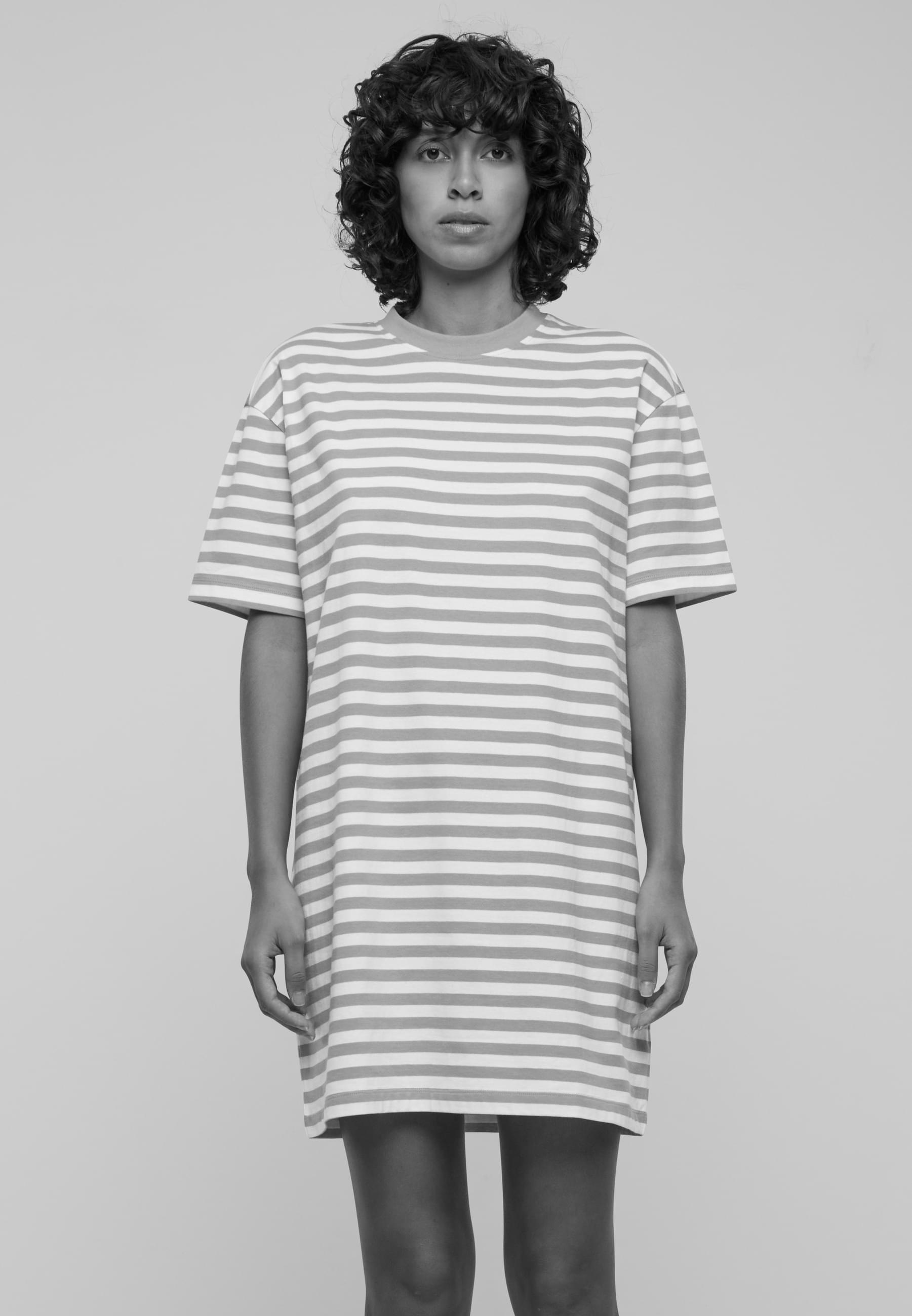 URBAN CLASSICS Shirtkleid »Urban Classics Damen Ladies Oversized Striped Tee Dress«, (1 tlg.)