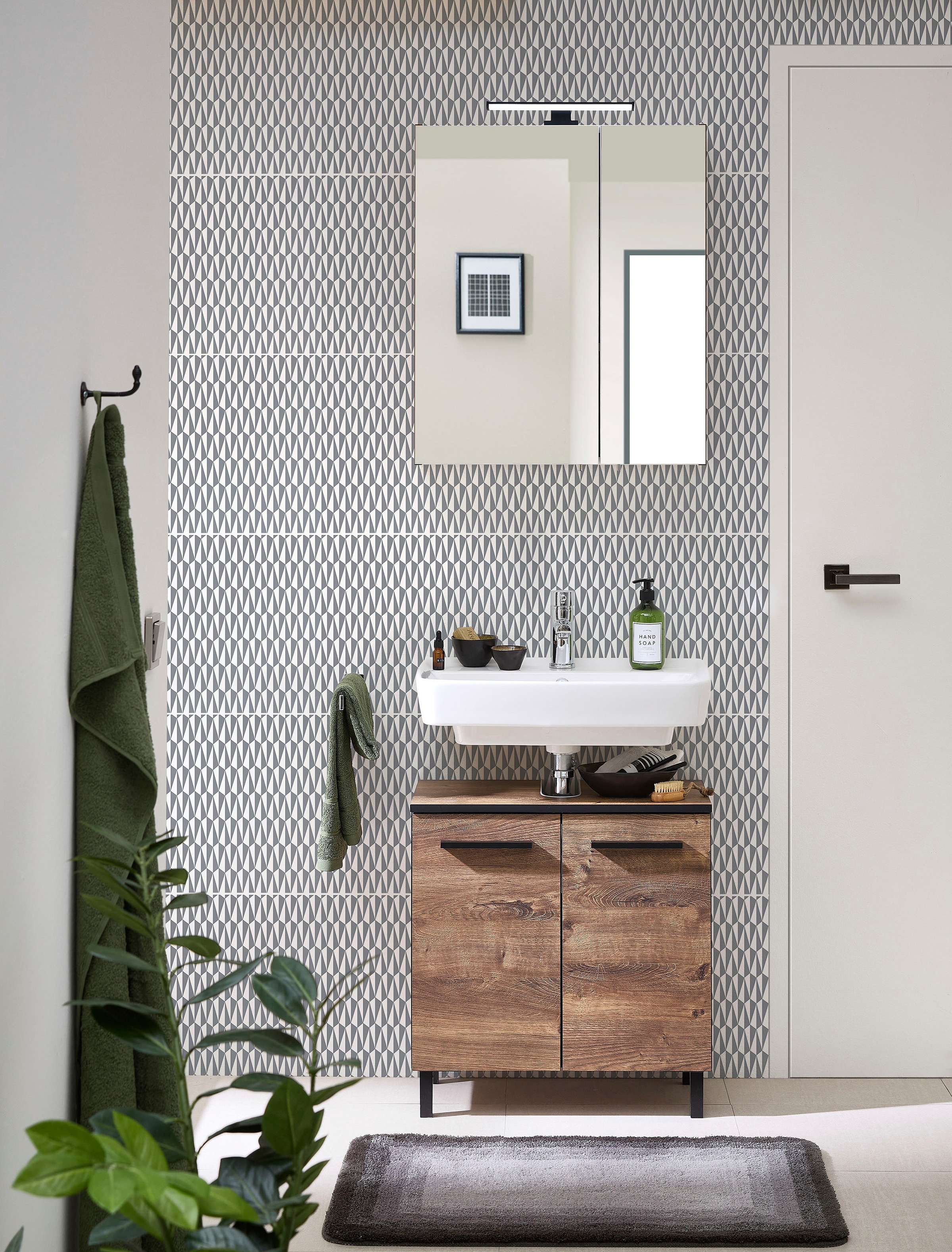 Saphir Spiegelschrank »Quickset 374 Badschrank, 2 Spiegeltüren, 2 Einlegeböden, 60 cm breit«, inkl. LED-Beleuchtung, Türdämpfer, Schalter-/Steckdosenkombination