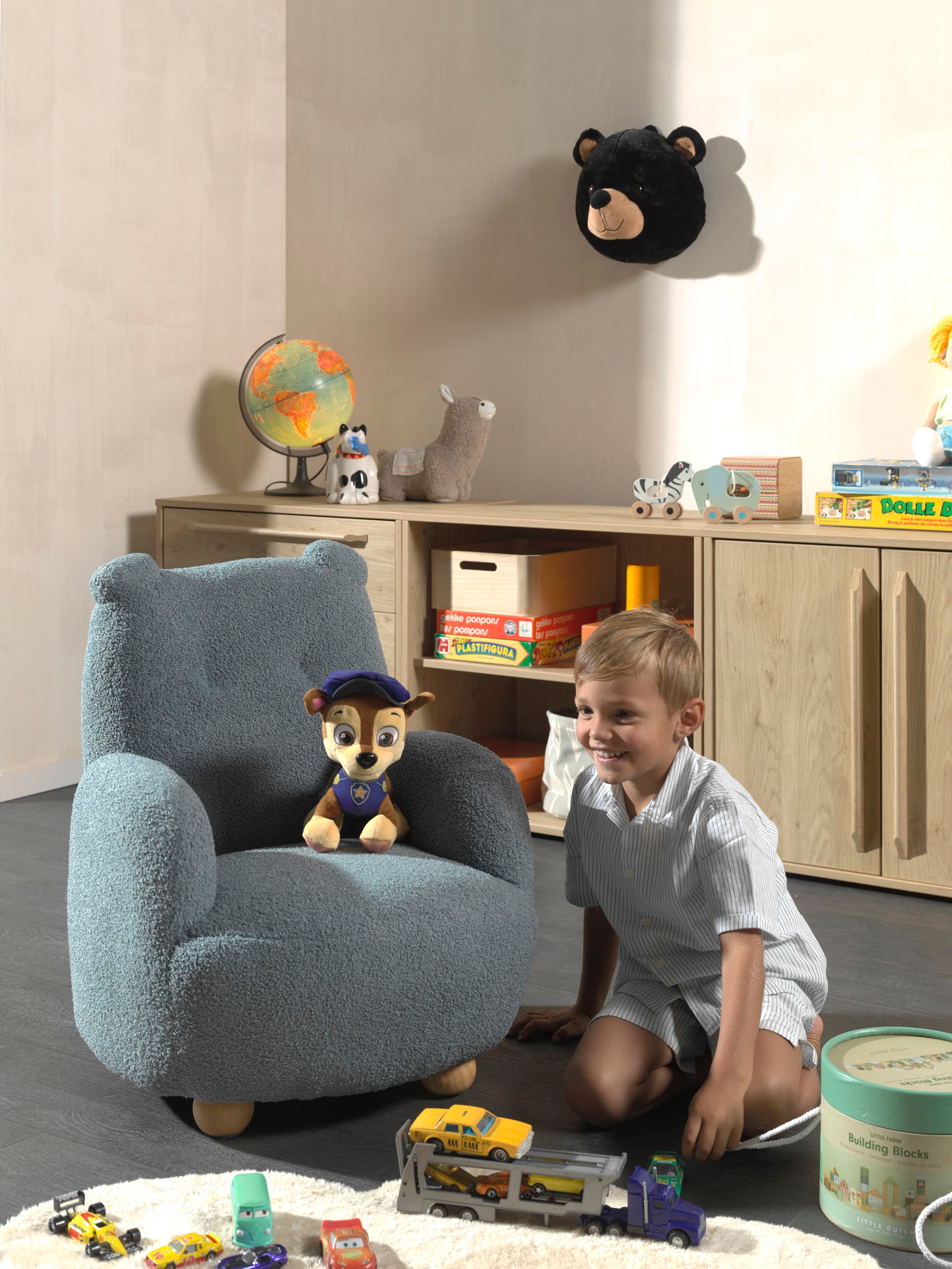 Vipack Sessel »für Kinder in verspielter Optik, ein Highlight für das Kinderzimmer« B: 60 x H: 66 x T: 64 cm, Füße aus Massivholz,  Bezug flauschiger Bouclé Stoff, zwei Farben zur Wahl