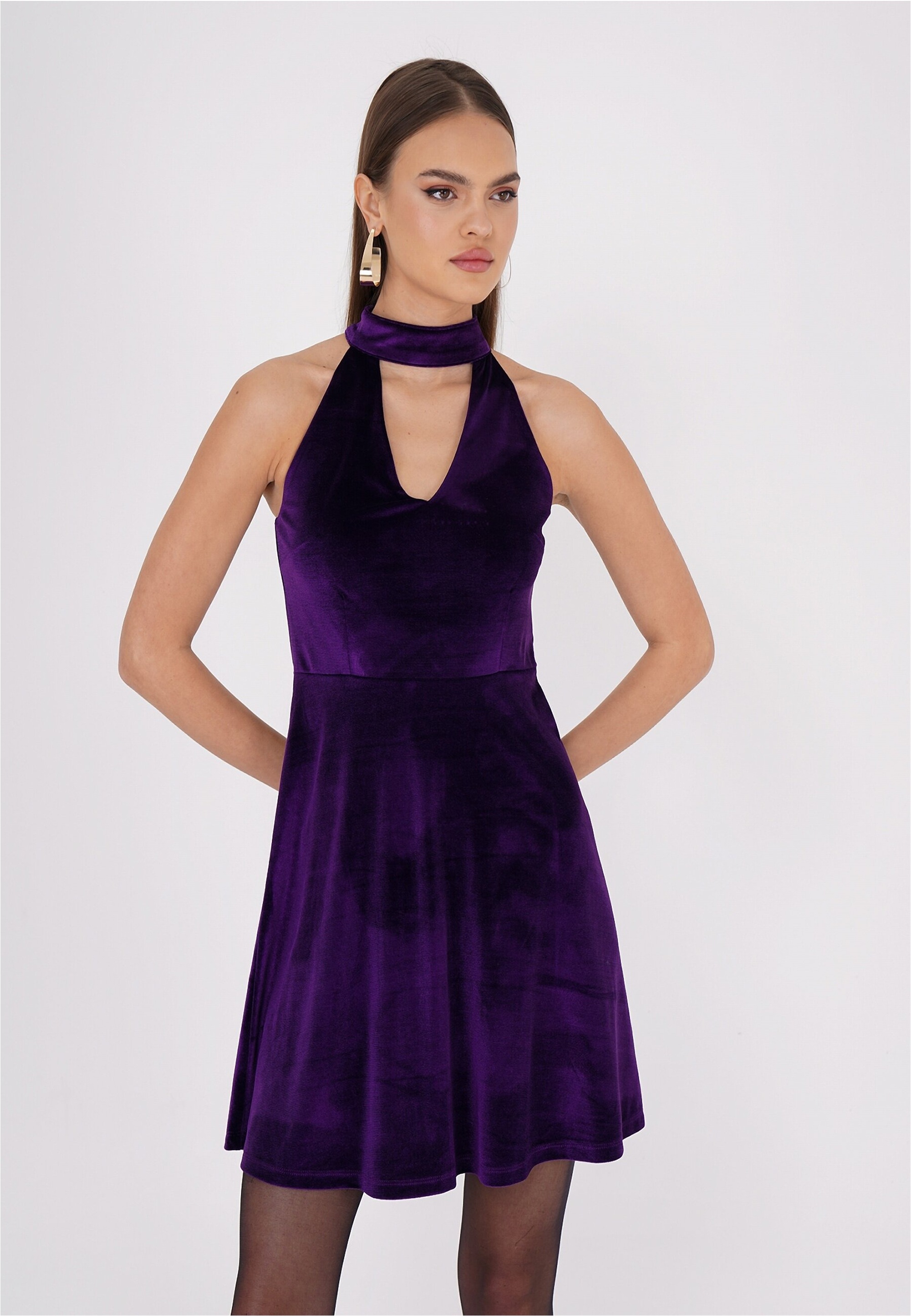 freshlions Jerseykleid »Lolie«, mit raffiniertem Neckholder-Design