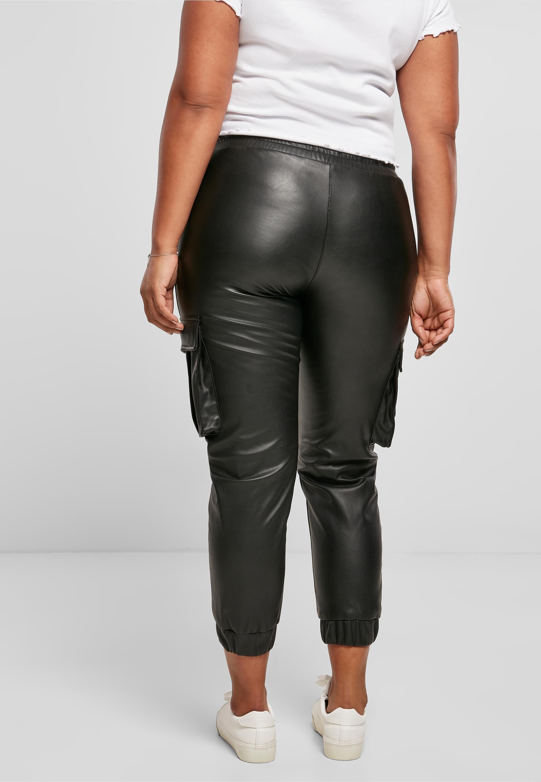URBAN CLASSICS Cargohose »Urban Classics Damen Ladies Faux Leather Cargo Pants«, (1 tlg.)