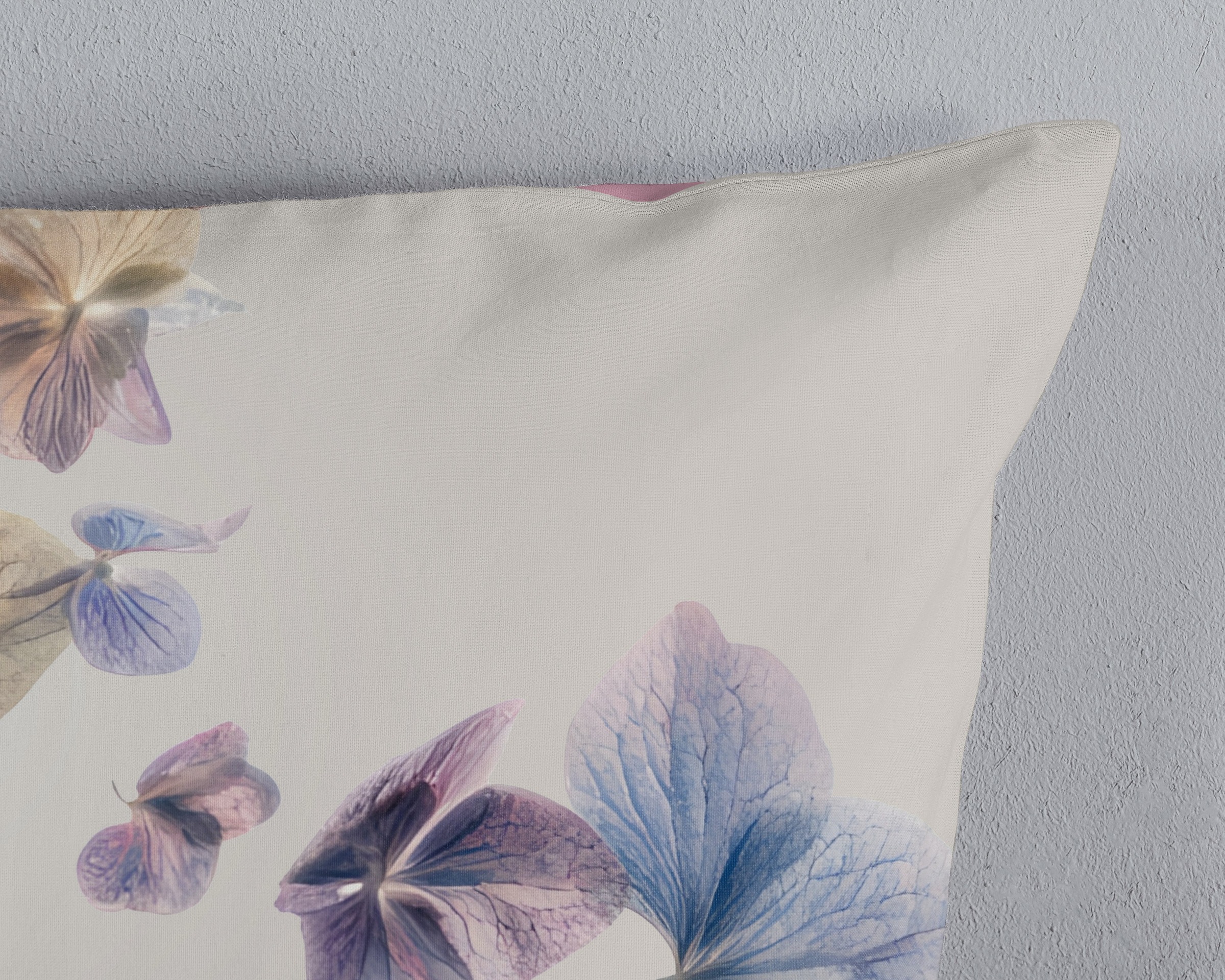 PURE luxury collection Wendebettwäsche »Seblia« 3 Mikrofaser, Pflegeleicht, Reißverschluss, Wendeoptik, Blumen, Grau