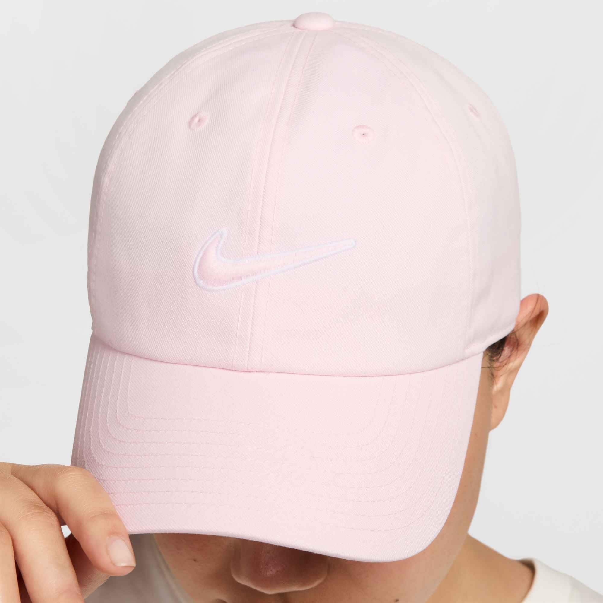 Nike Sportswear Baseball Cap »U NK CLUB CAP U CB SWSH L« klassisches 6-Panel-Design, mit vorgeformtem Schirm, mittelhohe Krone