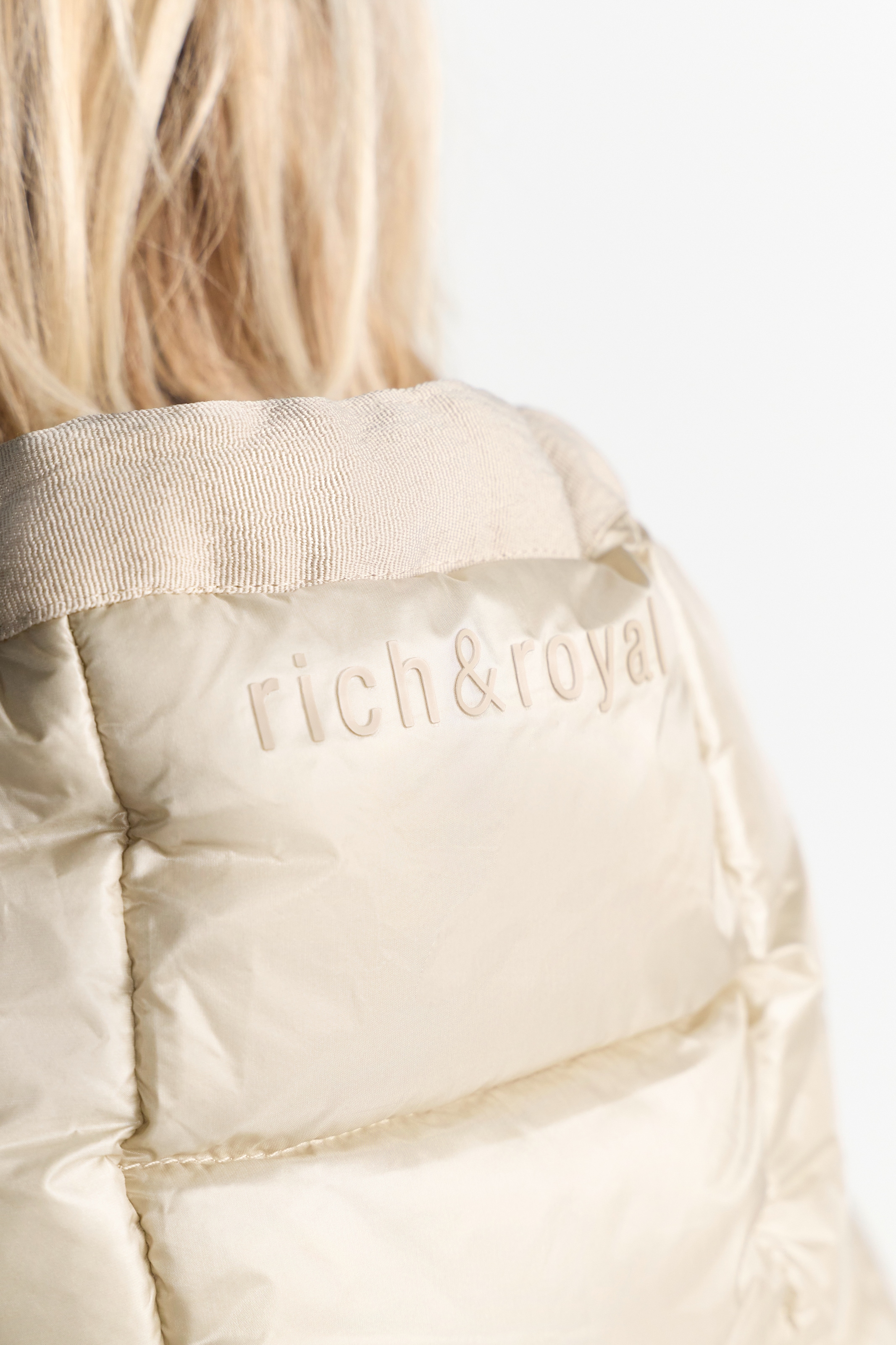 Rich & Royal Steppjacke, mit Kapuze, mit 2-Wege-Reißverschluss