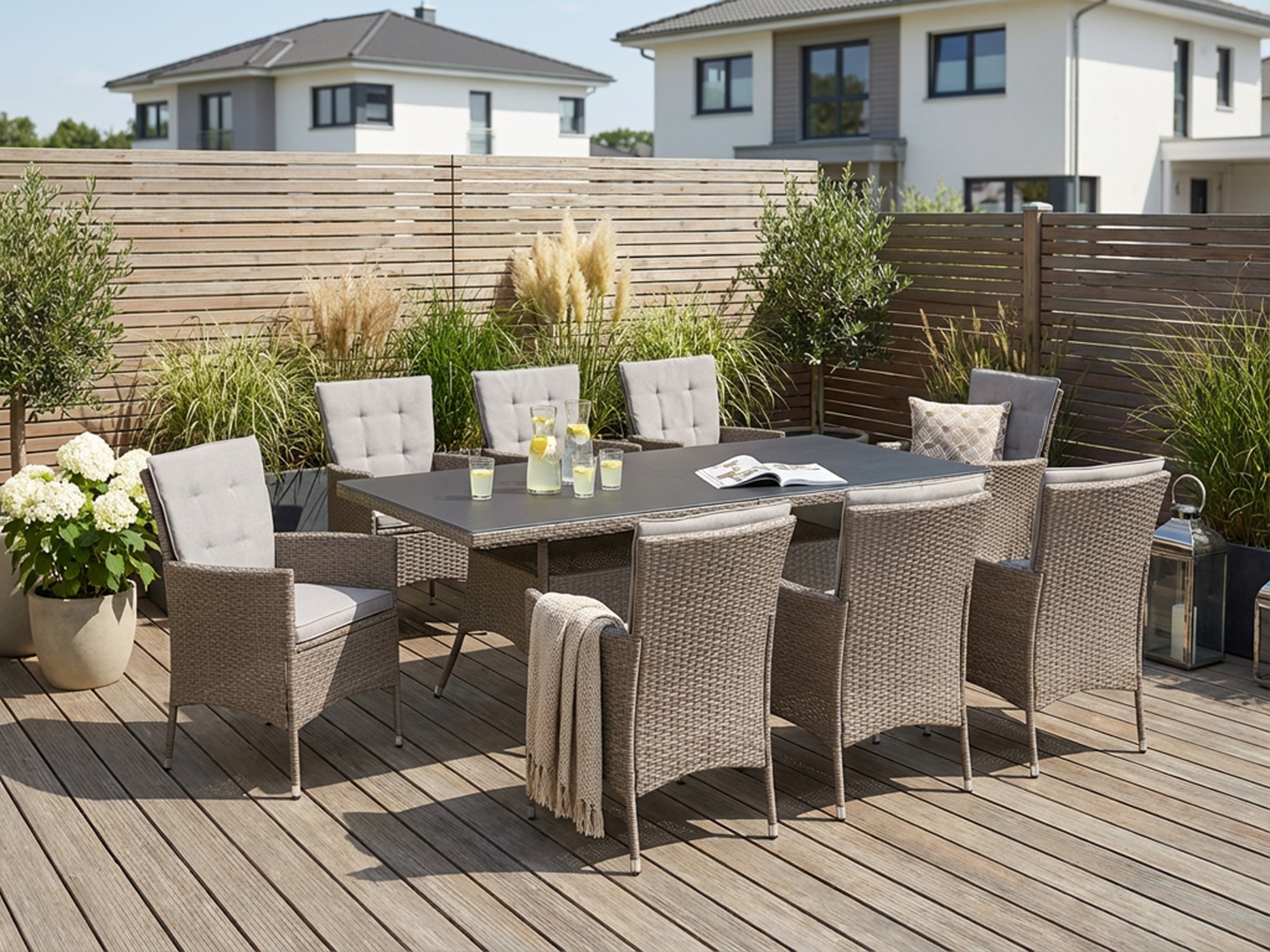 KONIFERA "Mailand" Set, 8x Sessel, 8x Sitzauflage, 8x Rückenauflage, 1x Tisch, 25 Stk. tlg. Polyrattan, verzinkter Stahl, Ablagefläche unter der